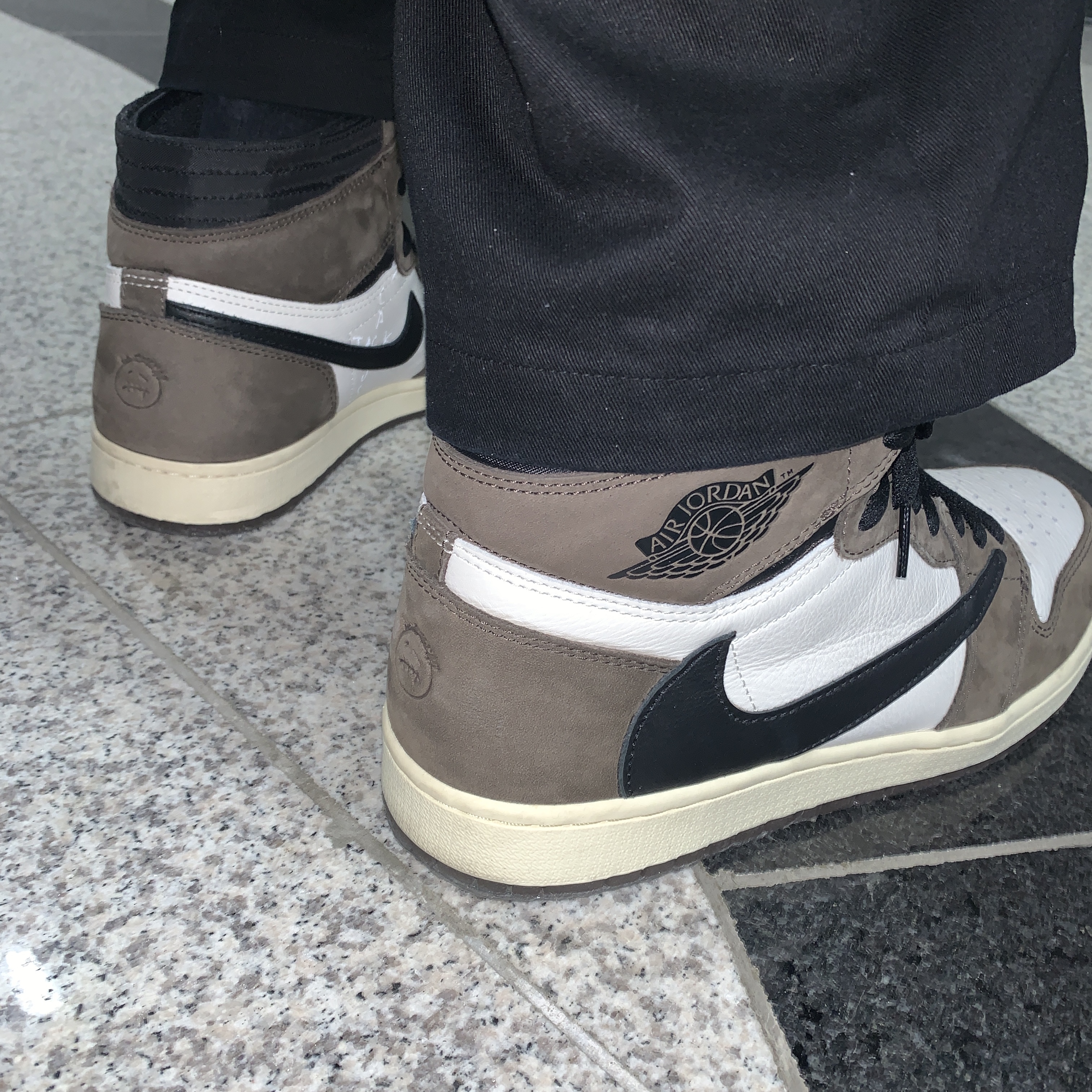 Jordan 1 x Travis Scott Retro High OG SP Mocha 착용 스타일
