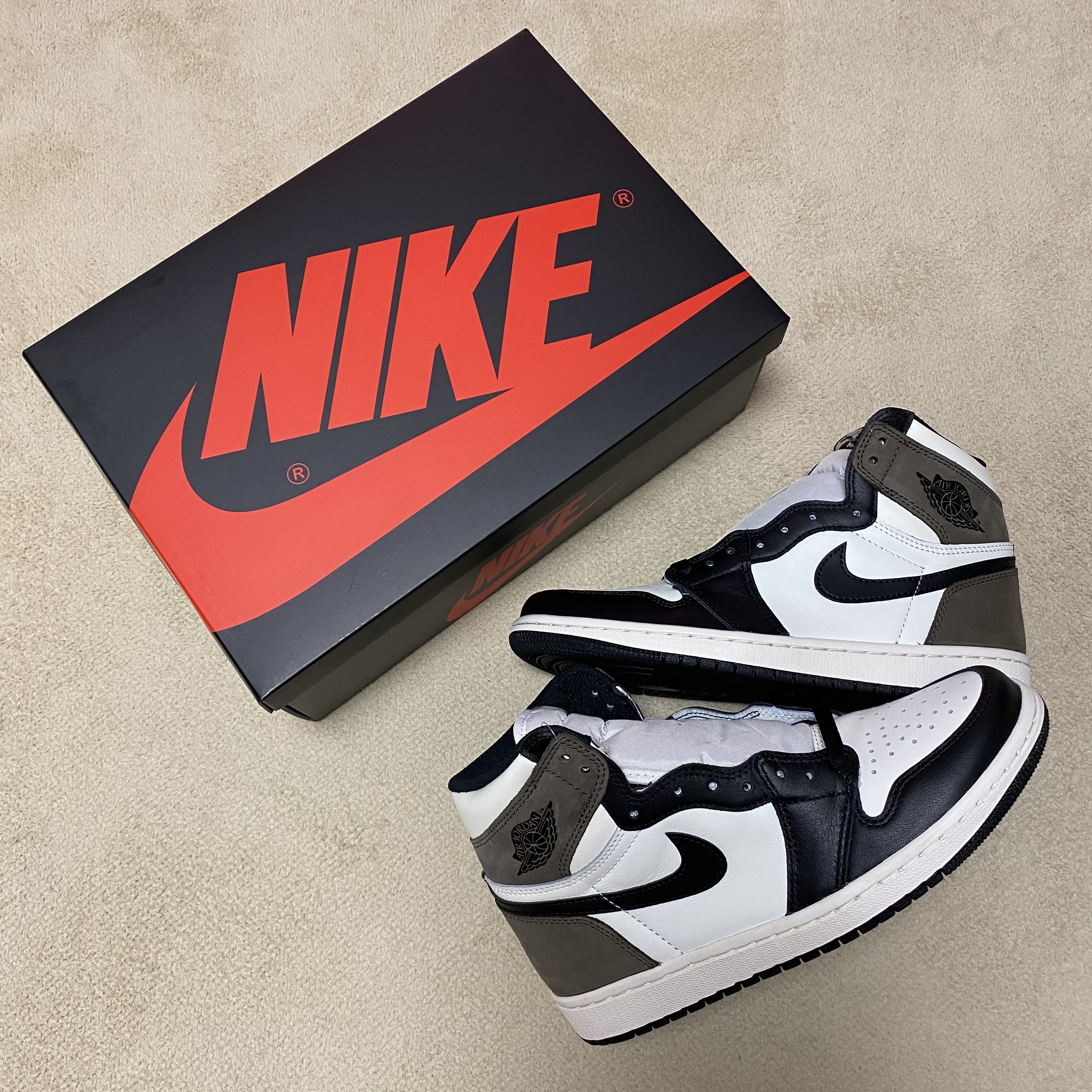 Jordan 1 Retro High OG Black Mocha 착용 스타일 - 1