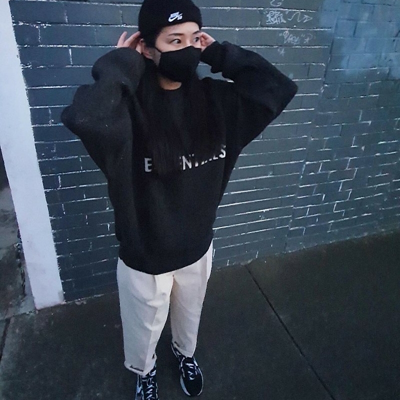Nike x Sacai VaporWaffle Black White, Essentials Knit Sweater Black Melange - 20SS 착용 스타일 - 1