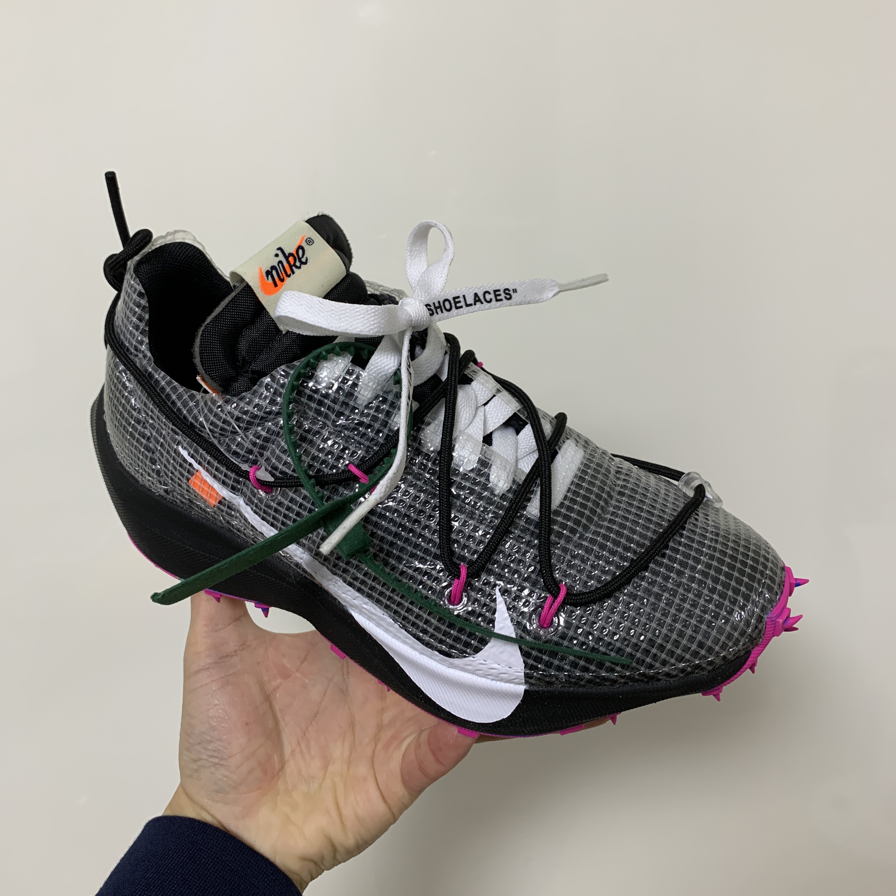 (W) Nike x Off-White Vapor Street Black Laser Fuchsia 착용 스타일 - 1