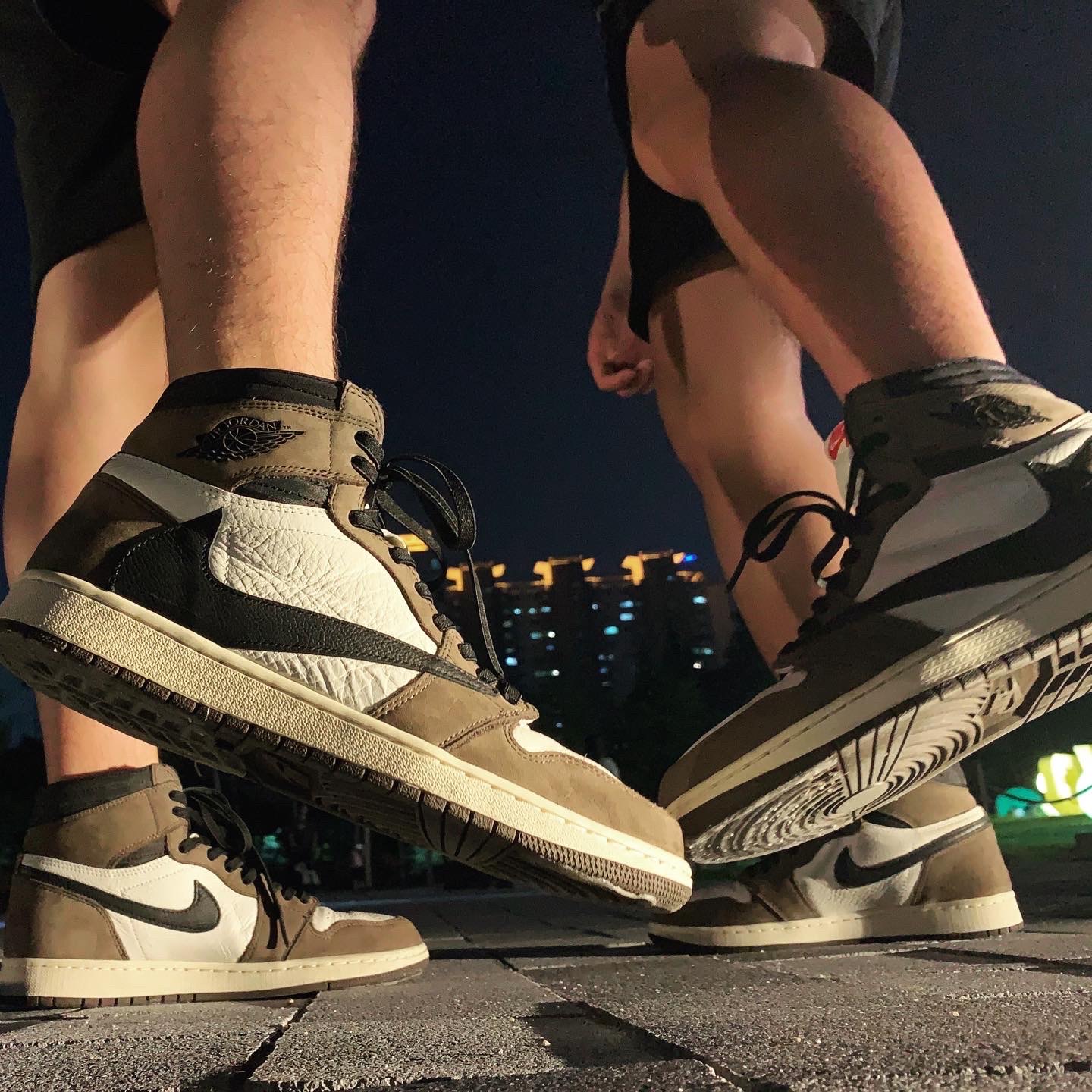 Jordan 1 x Travis Scott Retro High OG SP Mocha 착용 스타일
