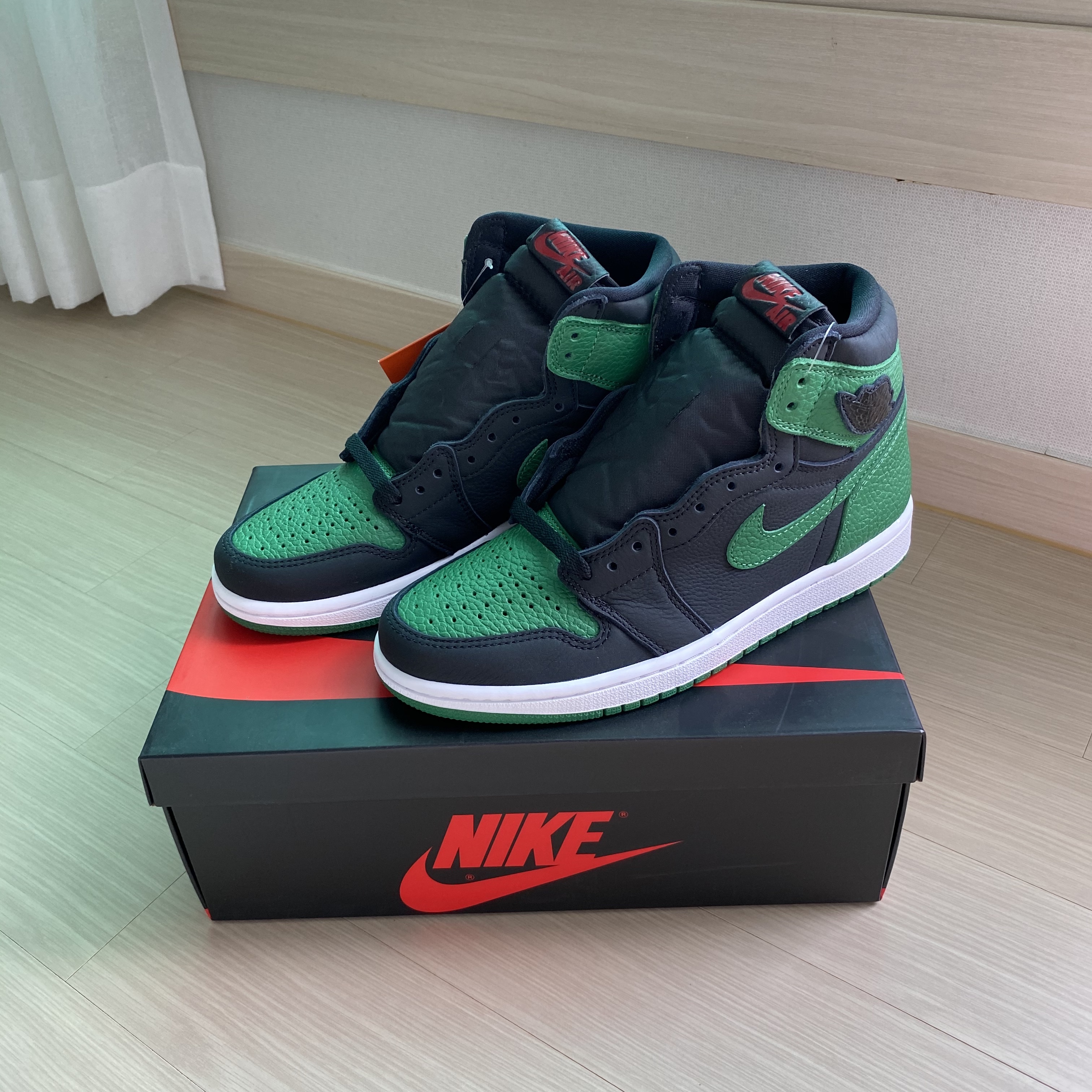 Jordan 1 Retro High OG Pine Green Black 착용 스타일
