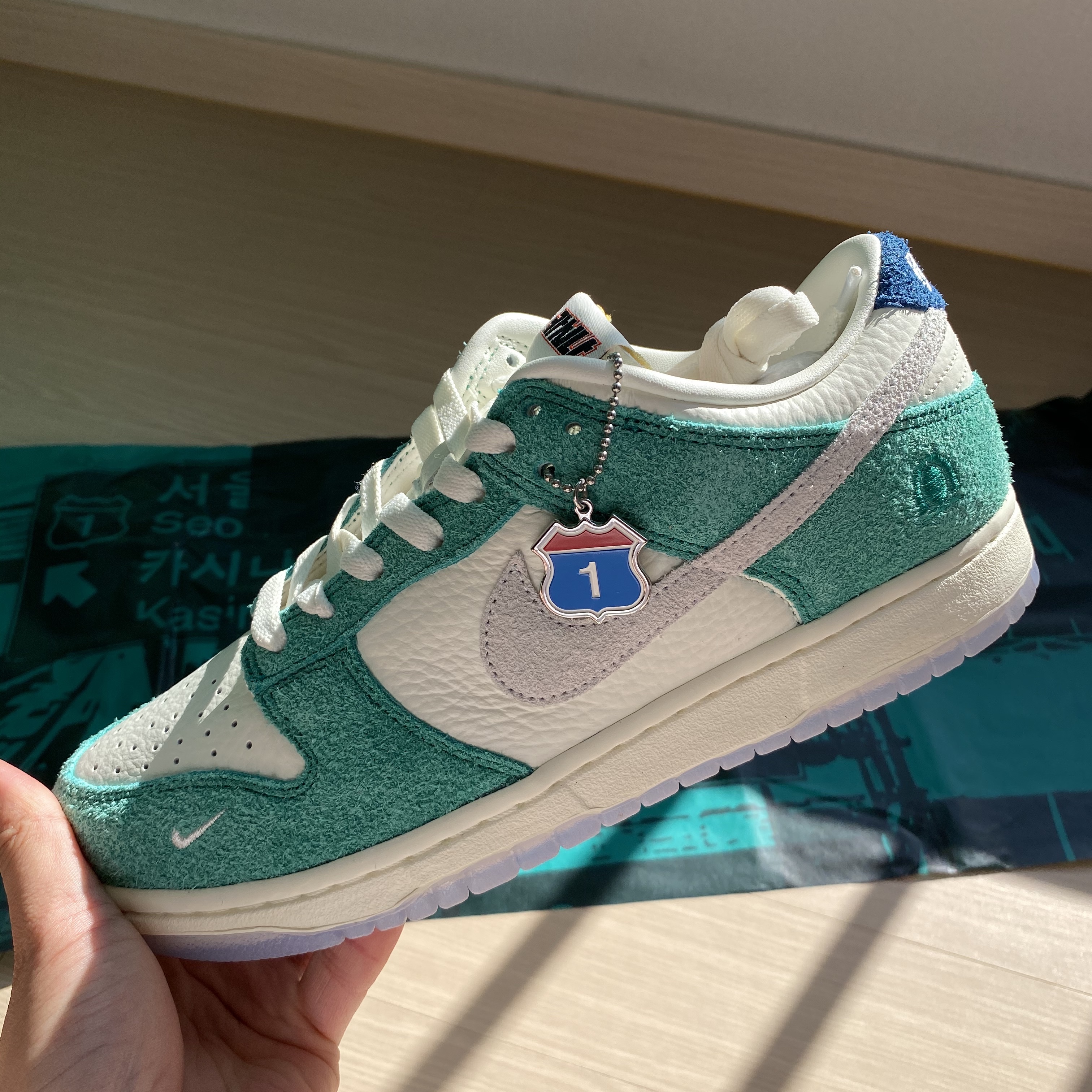 Nike x Kasina Dunk Low Road Sign - Kasina Exclusive 착용 스타일 - 1