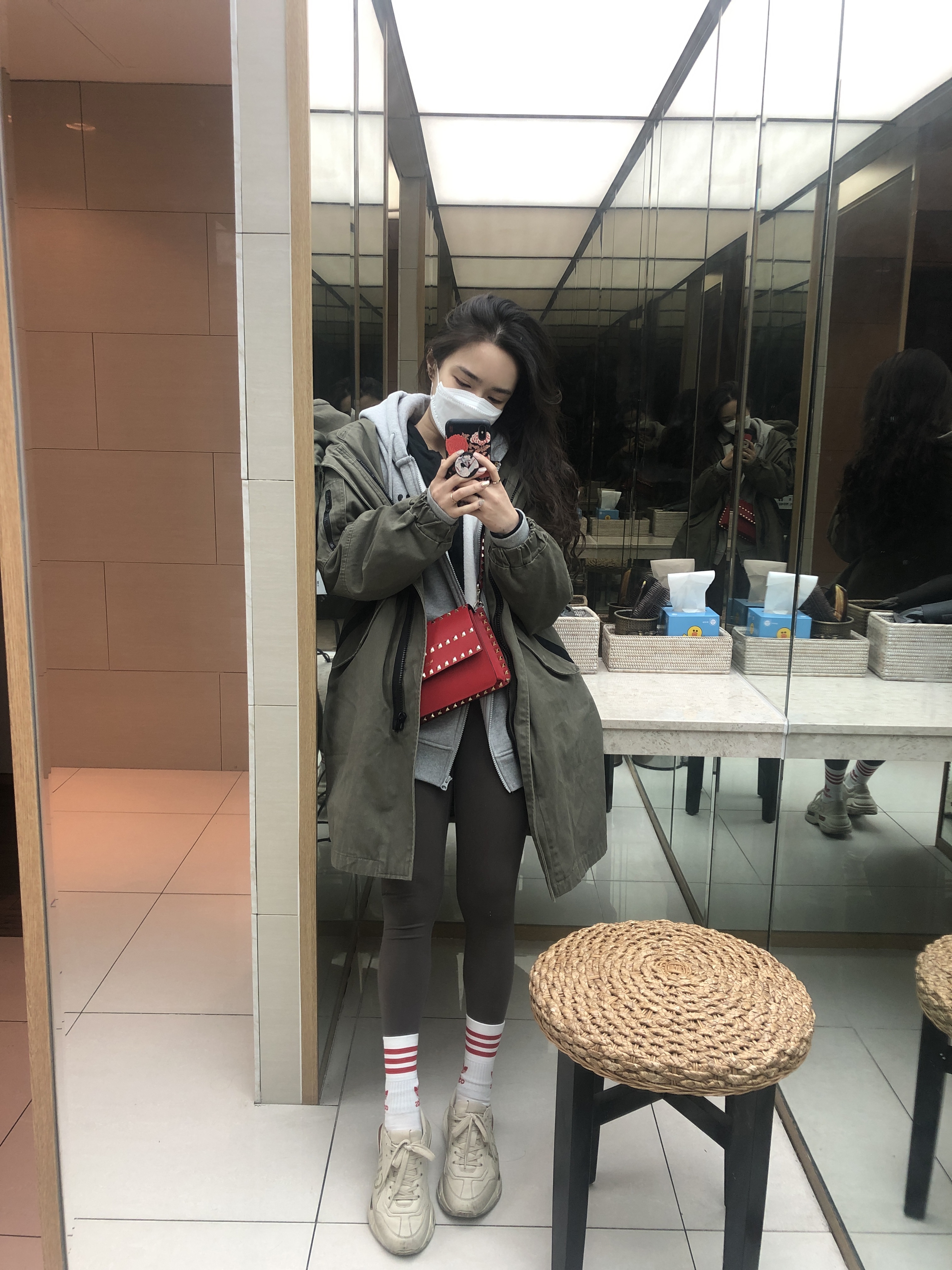 Gucci Rhyton Leather Sneakers Logo 착용 스타일