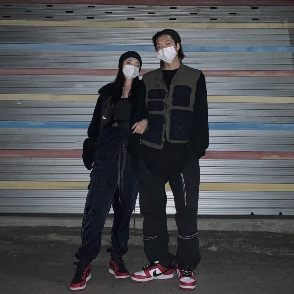 Nike SB Dunk Low Pro Chicago, (GS) Jordan 1 Low Varsity Red 착용 스타일