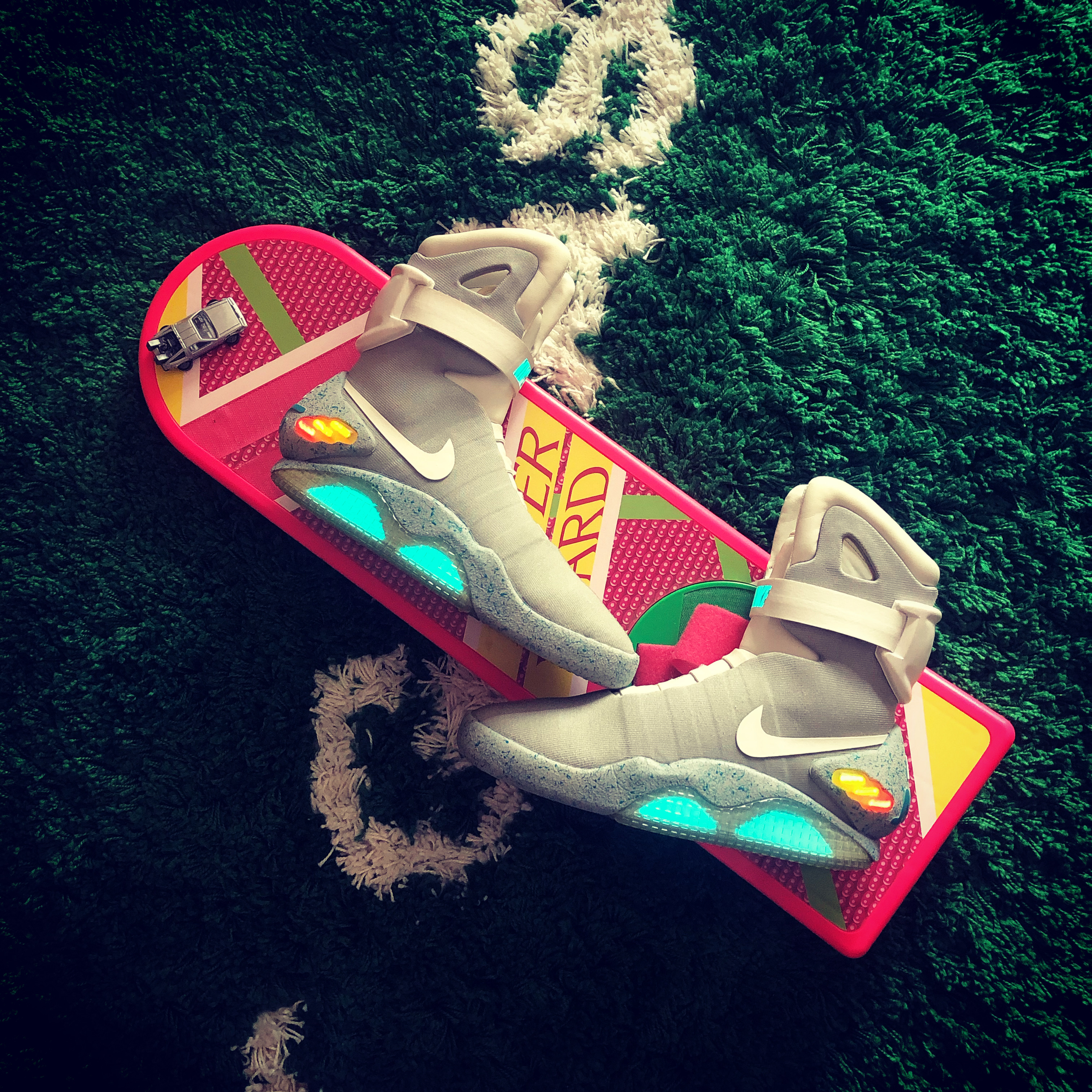 Nike MAG Back to the Future 2011 착용 스타일