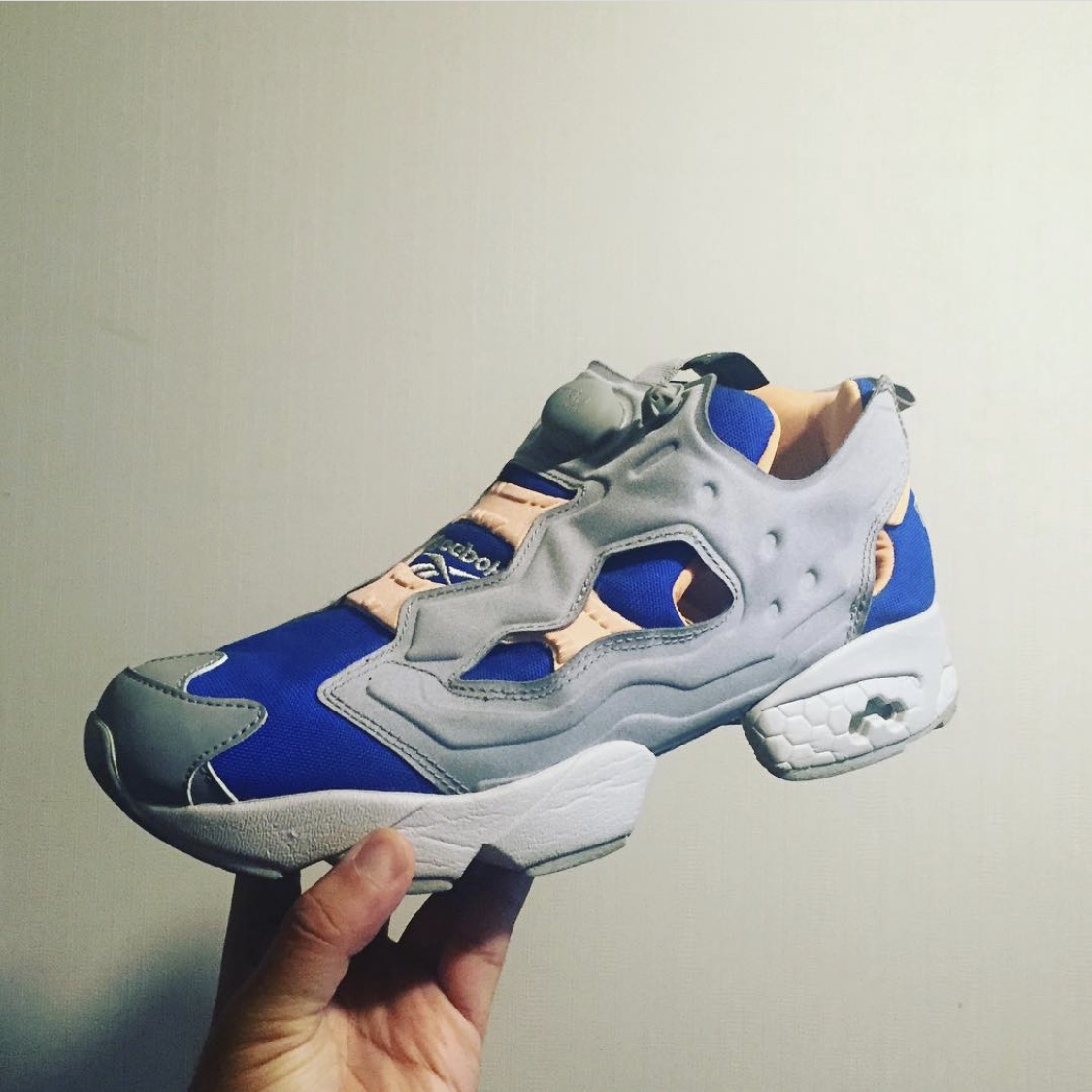 Reebok Instapump Fury Tiger Print White Red Blue 착용 스타일