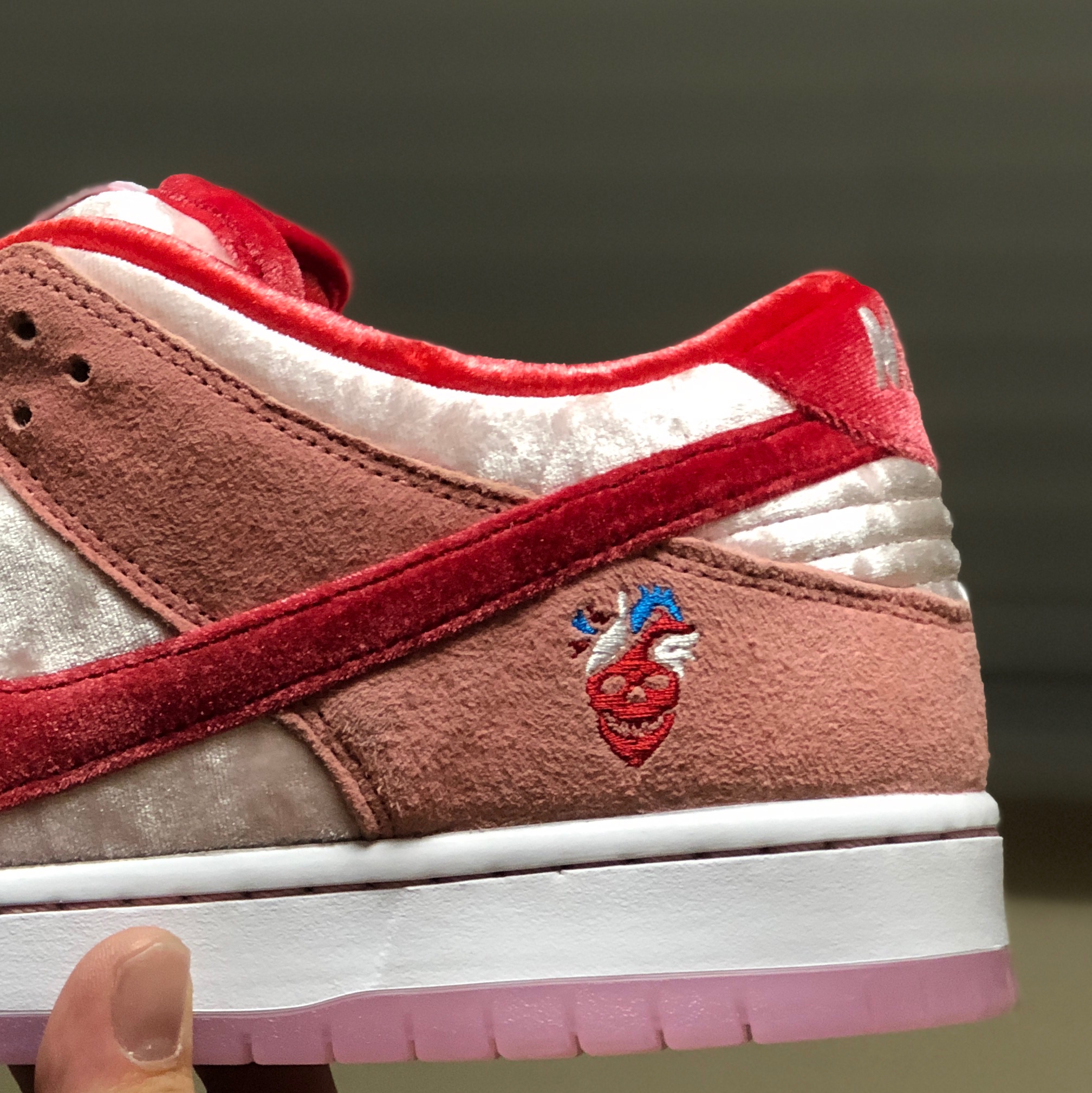 Nike x StrangeLove SB Dunk Low Pink (Regular Box) 착용 스타일 - 2
