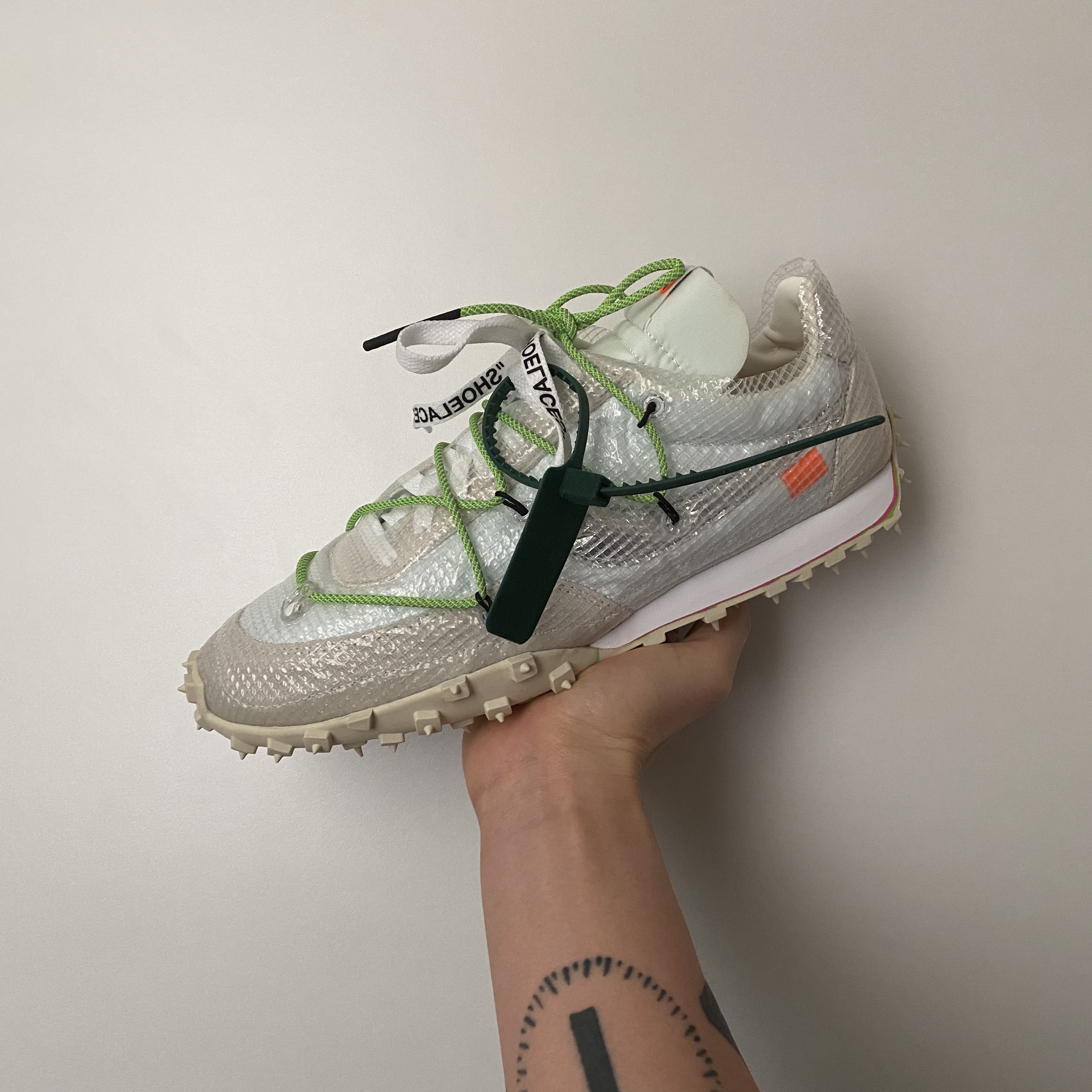 (W) Nike x Off-White Waffle Racer White 착용 스타일