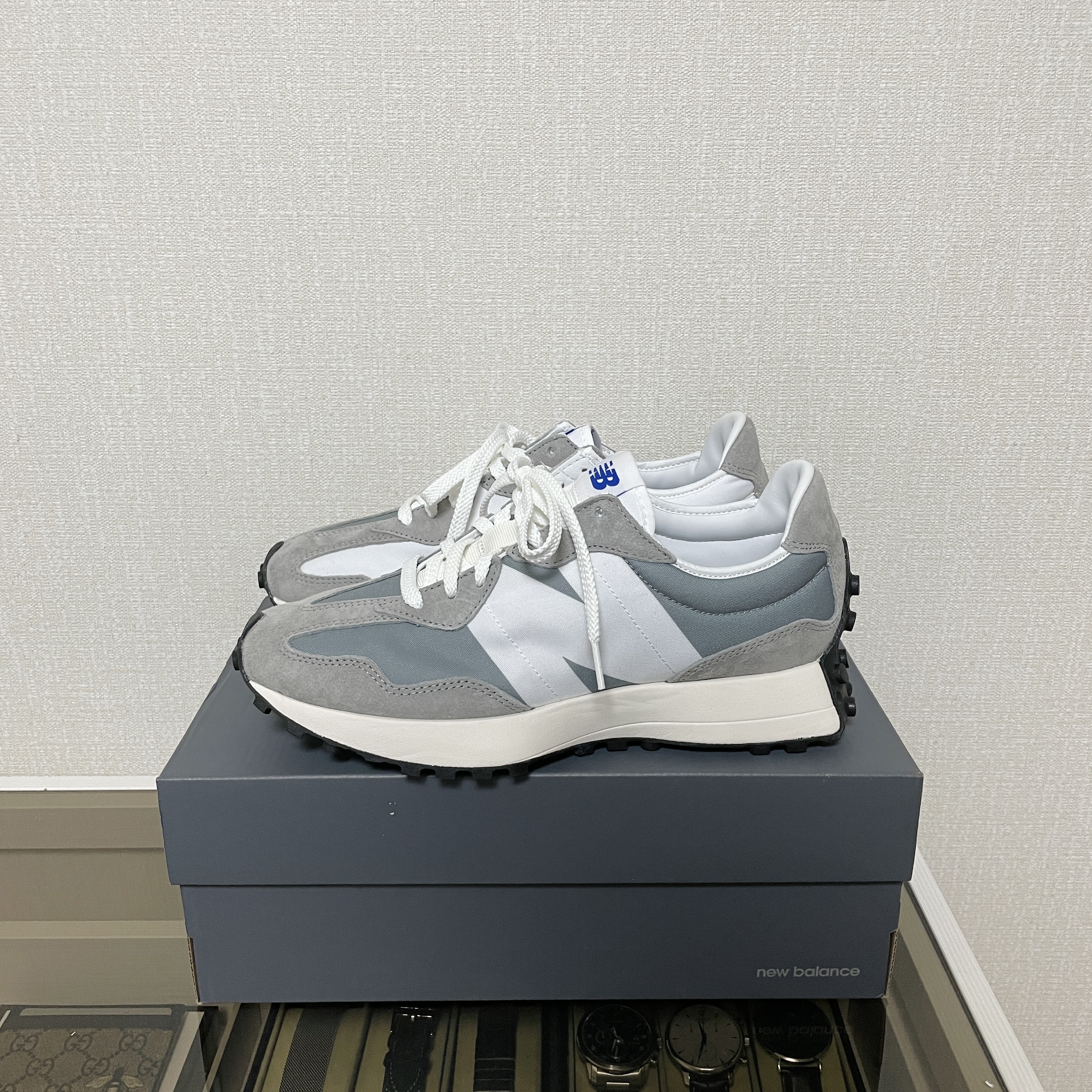 New Balance 327 Grey 착용 스타일 - 2