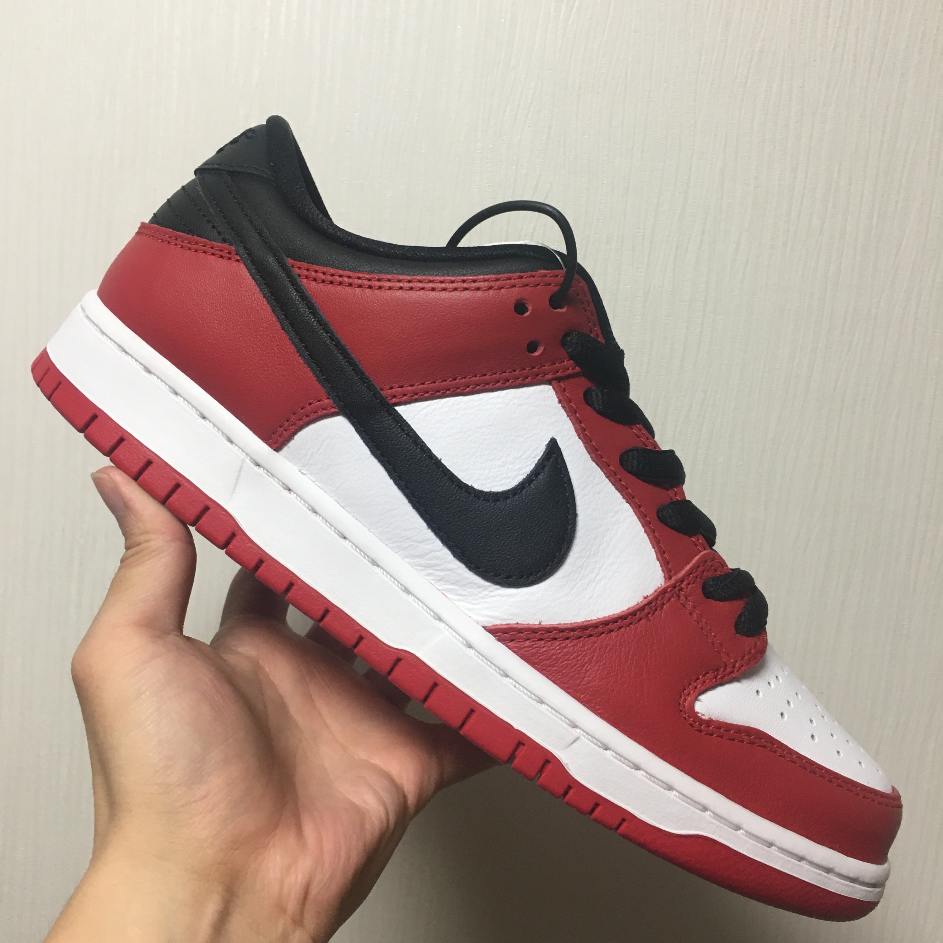 Nike SB Dunk Low Pro Chicago 착용 스타일 - 2