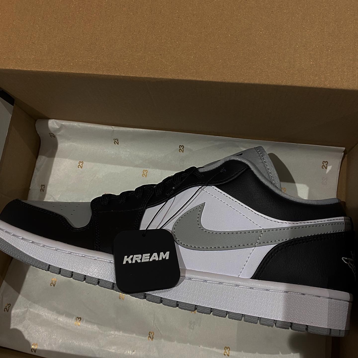 Jordan 1 Low Black Light Smoke Grey 착용 스타일