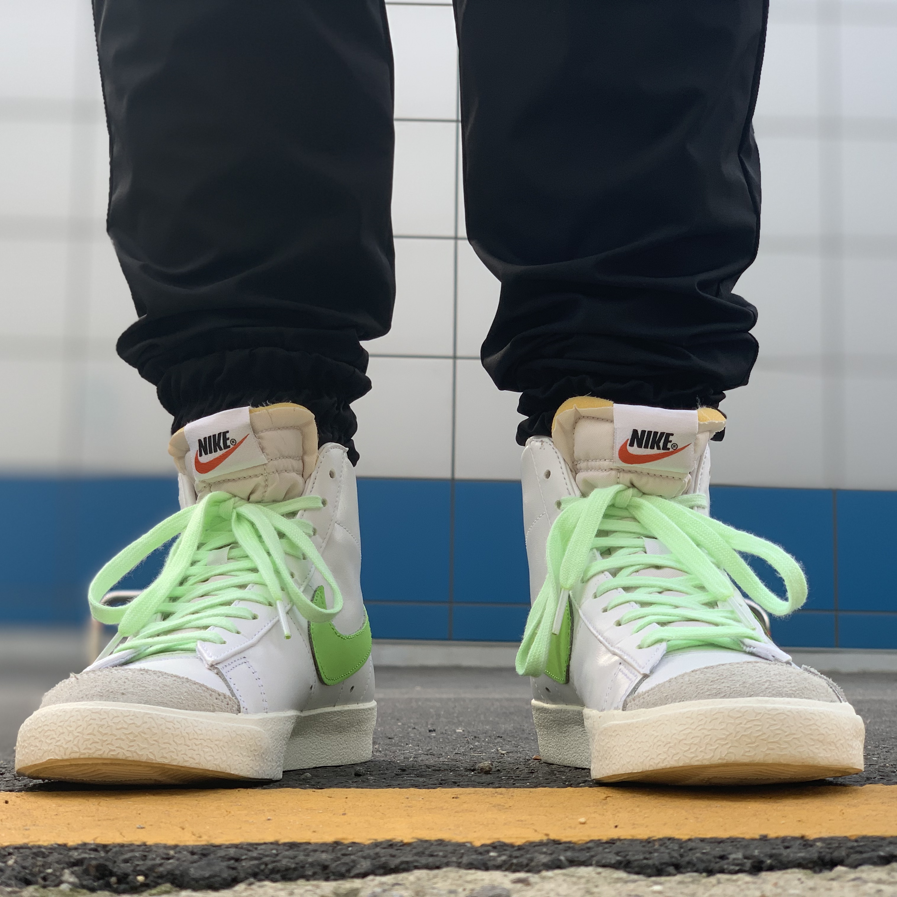 Nike Blazer Mid '77 Vintage White Black 착용 스타일 - 1