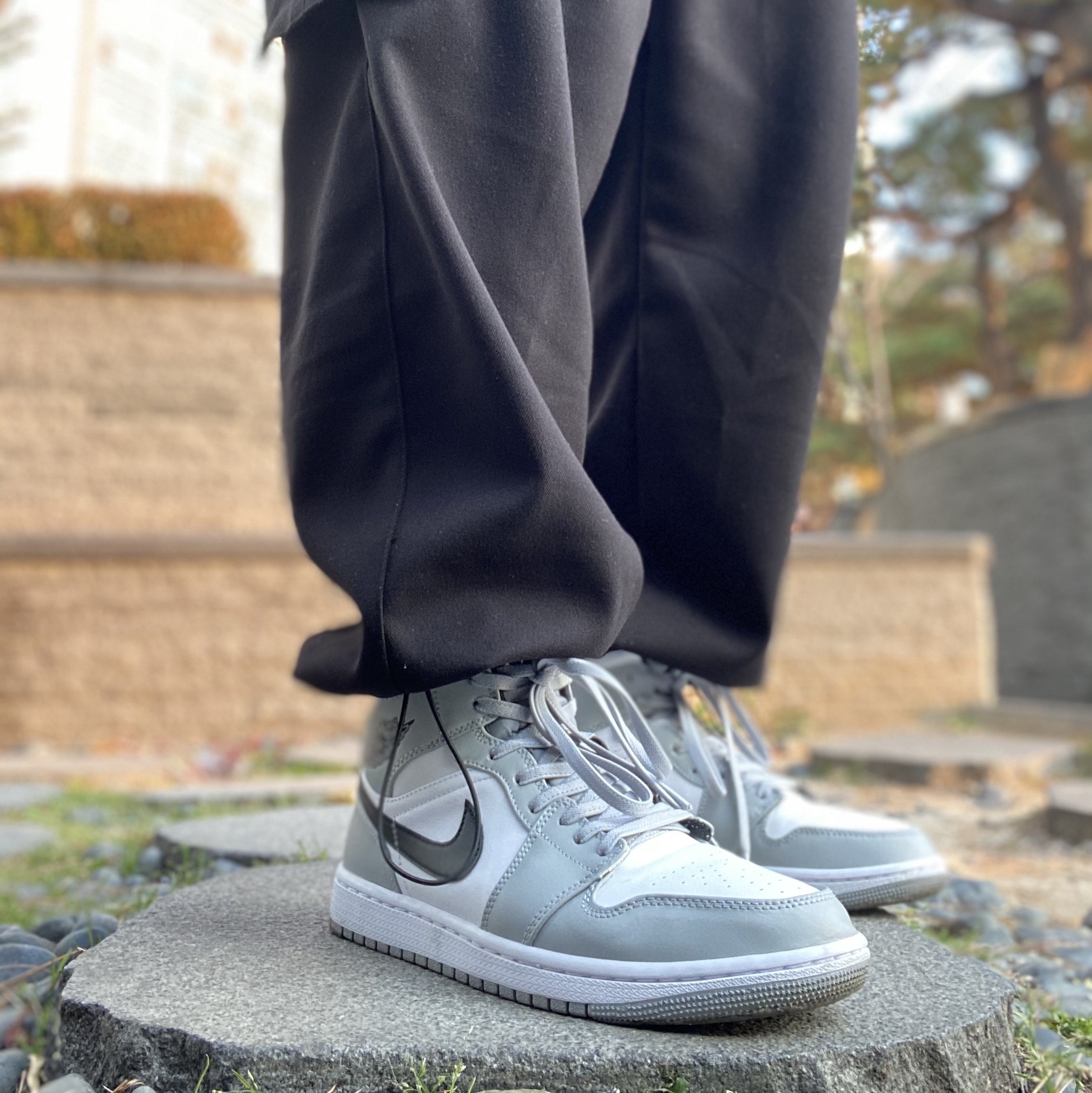 Nike ACG Mountain Fly Gore-Tex Metallic Silver, Jordan 1 Mid Light Smoke Grey 착용 스타일 - 2