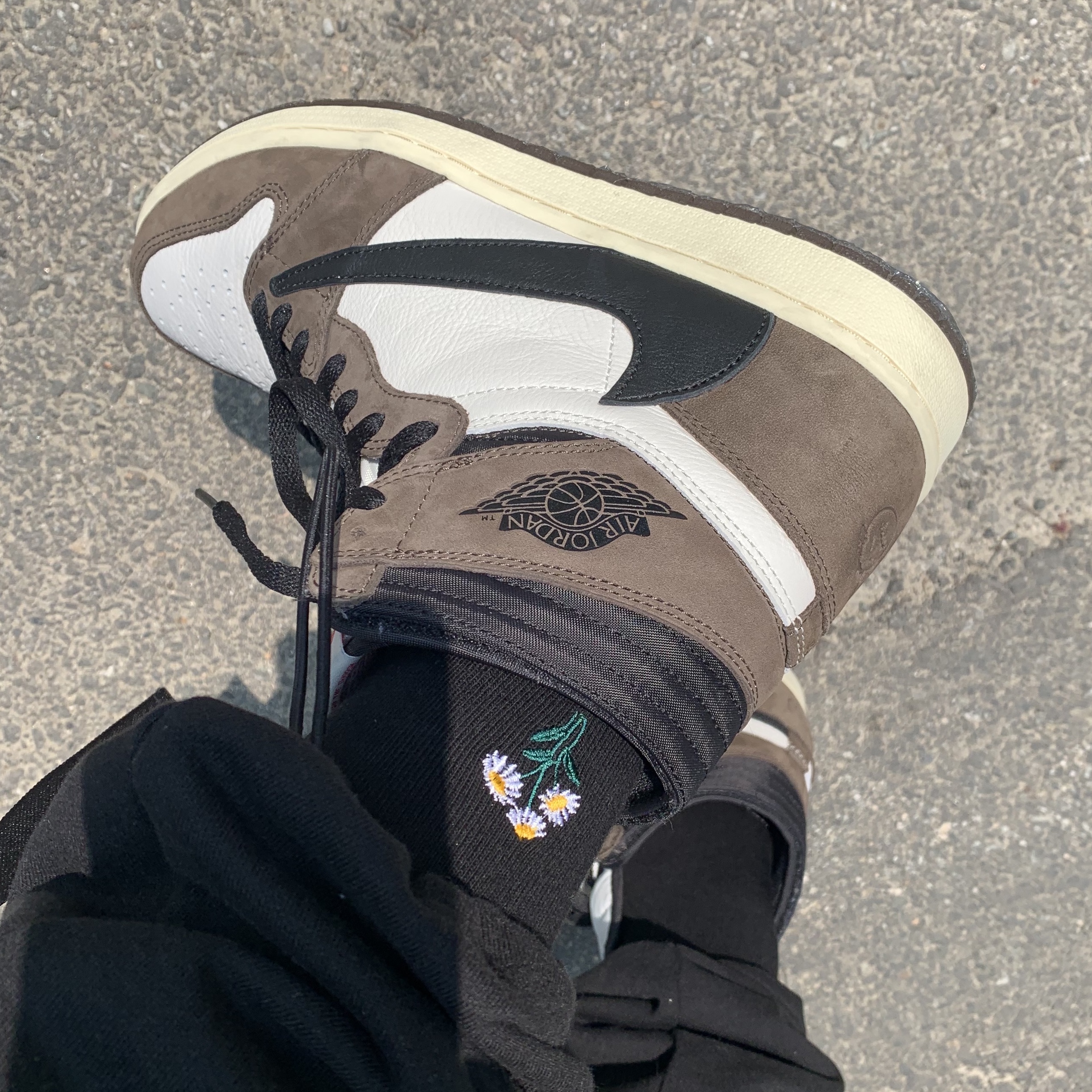 Jordan 1 x Travis Scott Retro High OG SP Mocha 착용 스타일