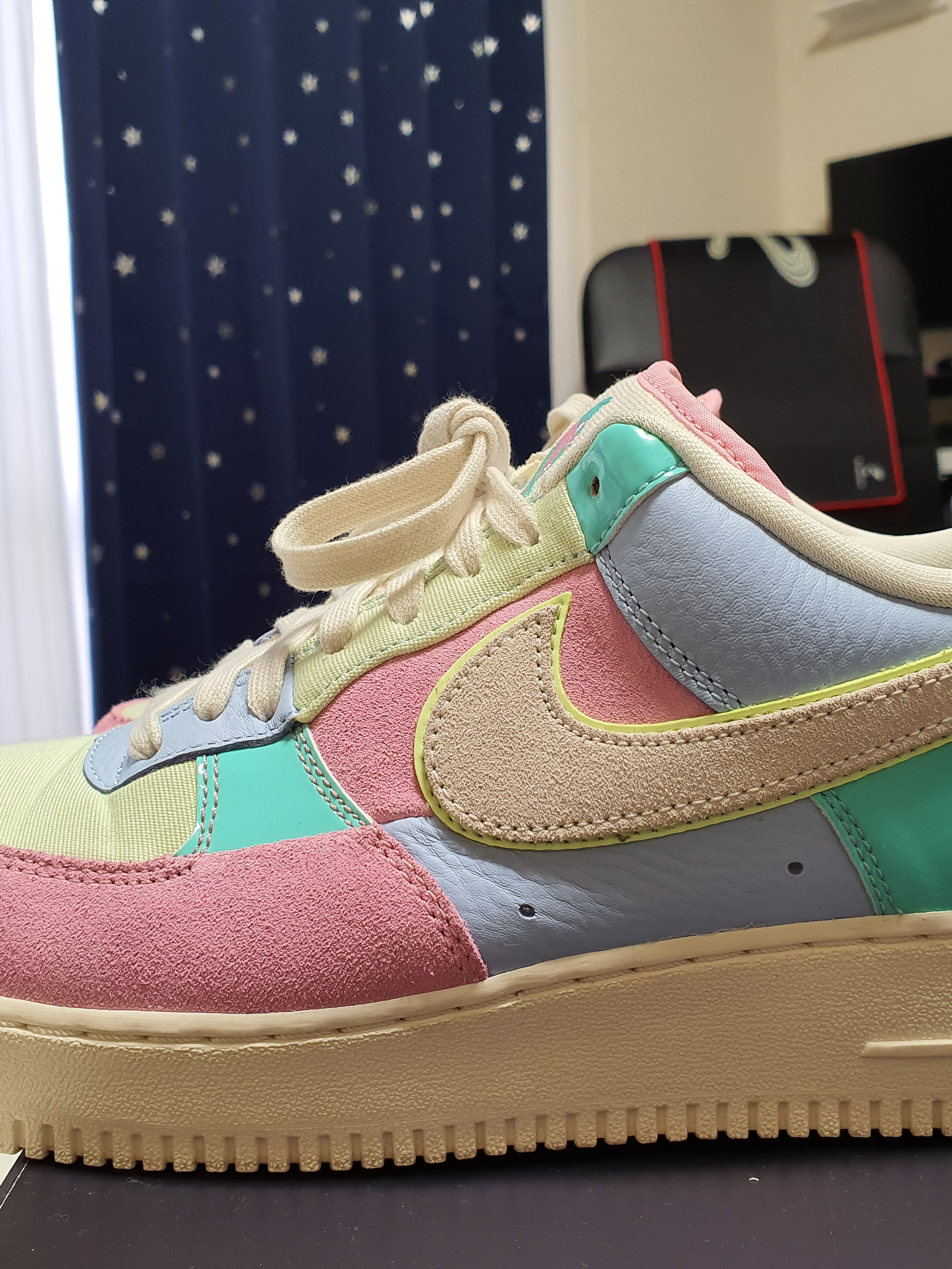 Nike Air Force 1 Low Easter Egg 2018, Jordan 1 Retro High OG CO.JP Neutral Grey 착용 스타일 - 2