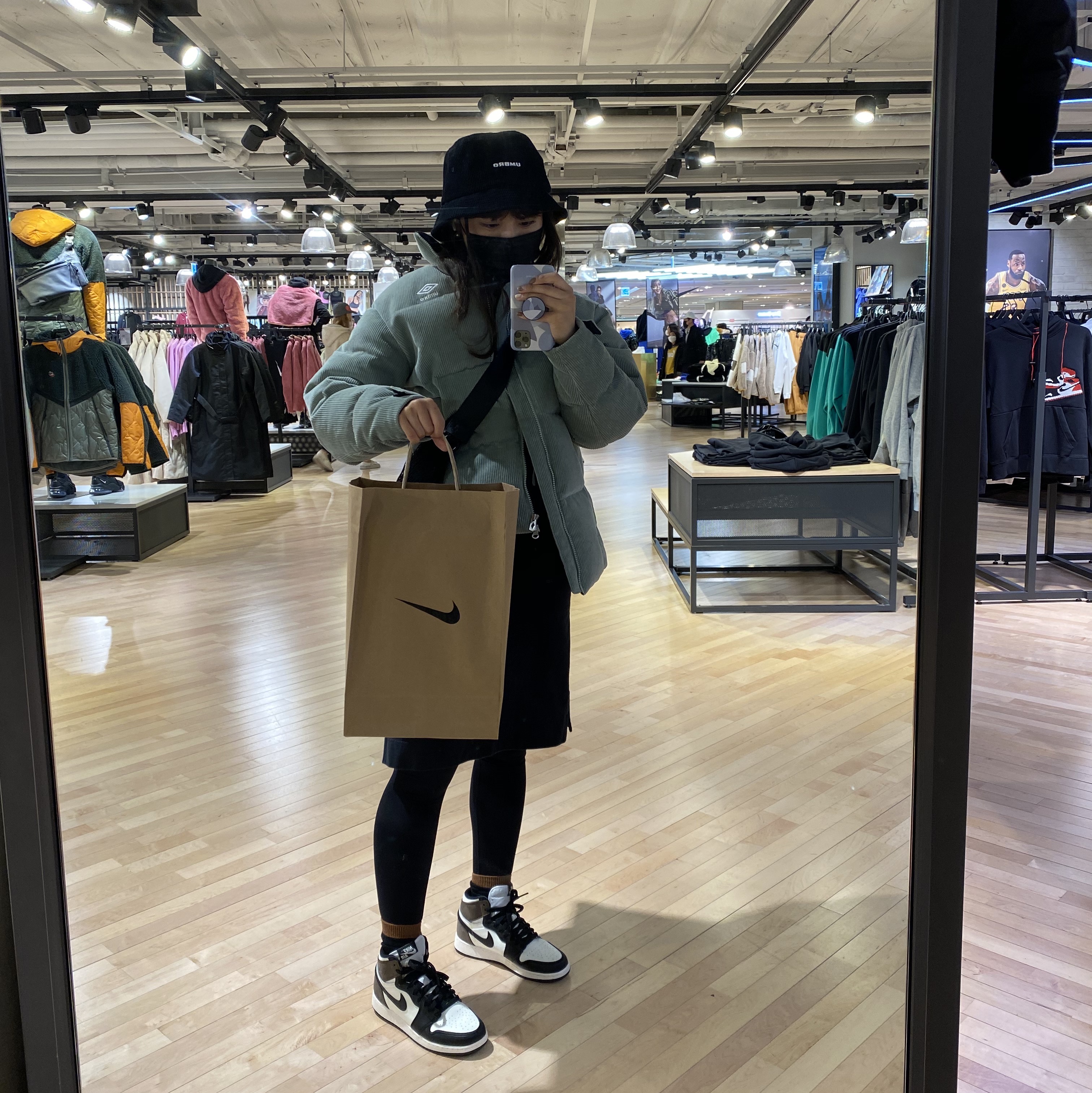 (GS) Jordan 1 Retro High OG Black Mocha, Jordan 1 Retro High OG Black Mocha 착용 스타일