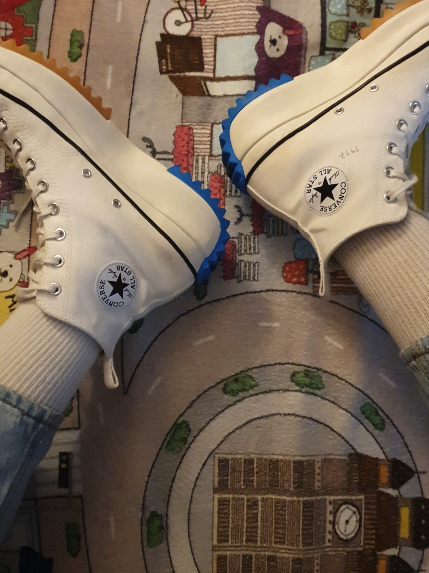 Converse x JW Anderson Run Star Hike Hi White 착용 스타일