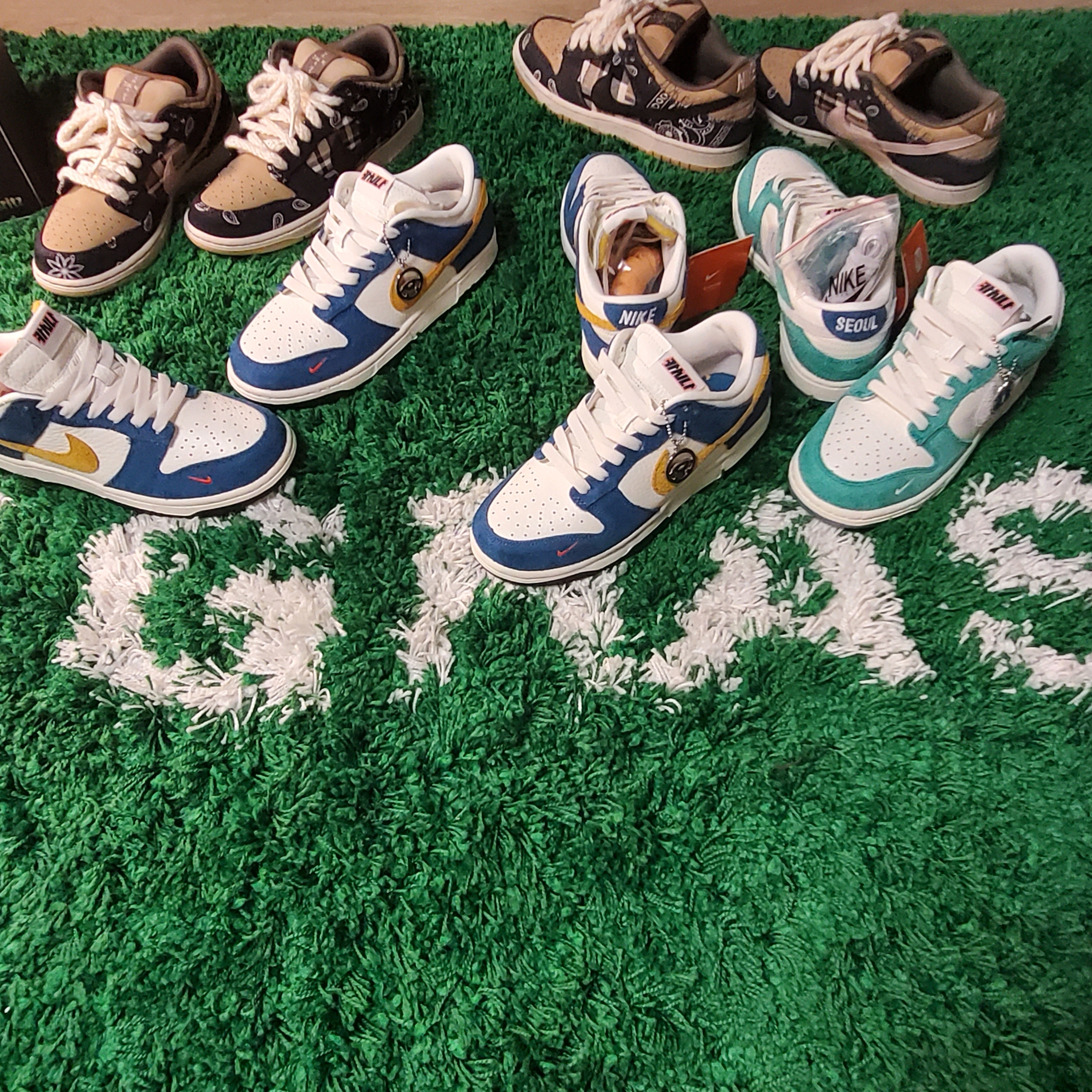 Nike x Kasina Dunk Low Road Sign - Kasina Exclusive, Nike x Kasina Dunk Low 80's Bus 착용 스타일