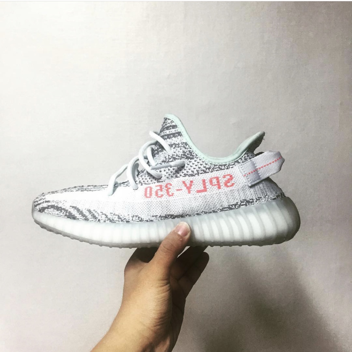 Adidas Yeezy Boost 350 V2 Blue Tint 2017 착용 스타일
