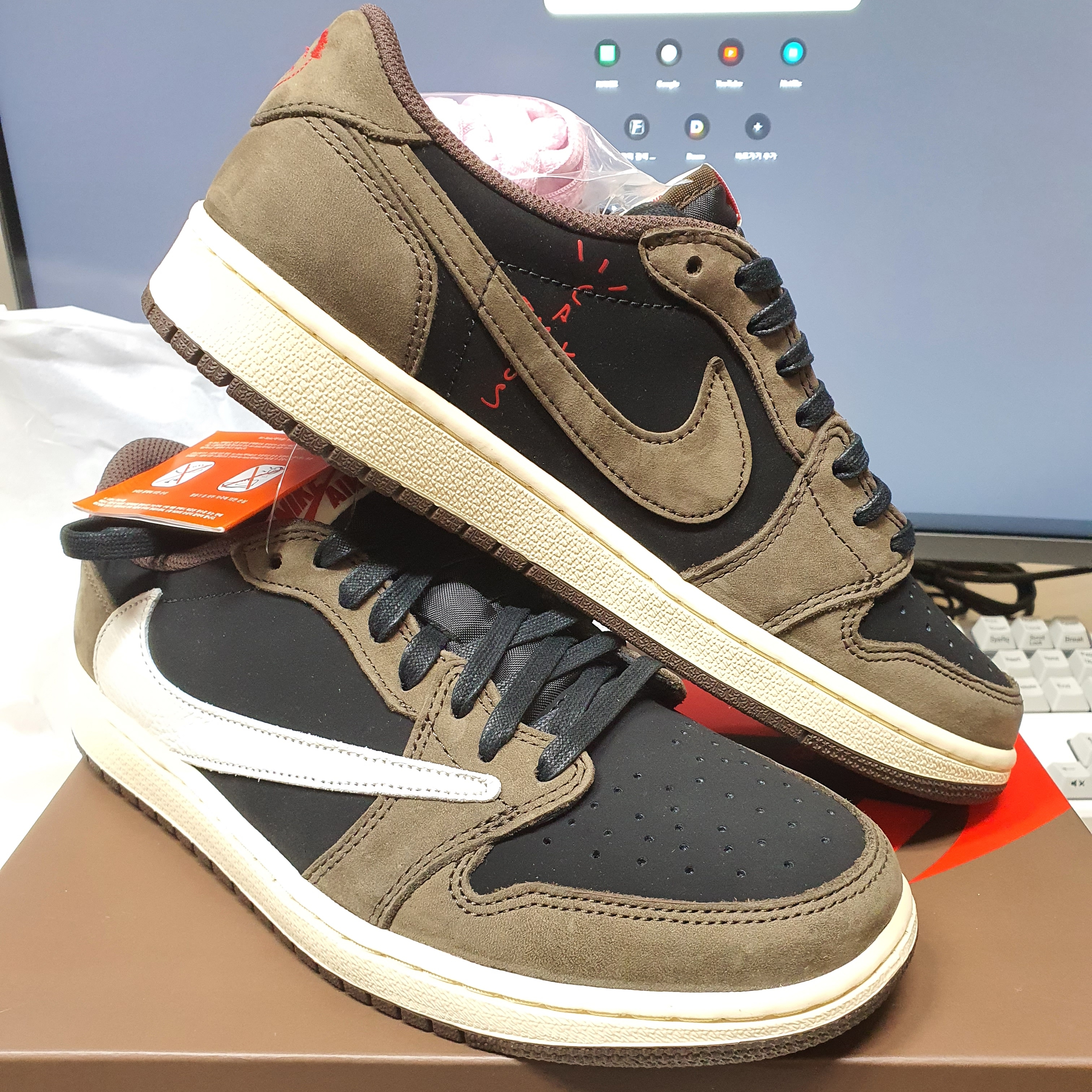 Jordan 1 x Travis Scott Retro Low OG SP Mocha 착용 스타일
