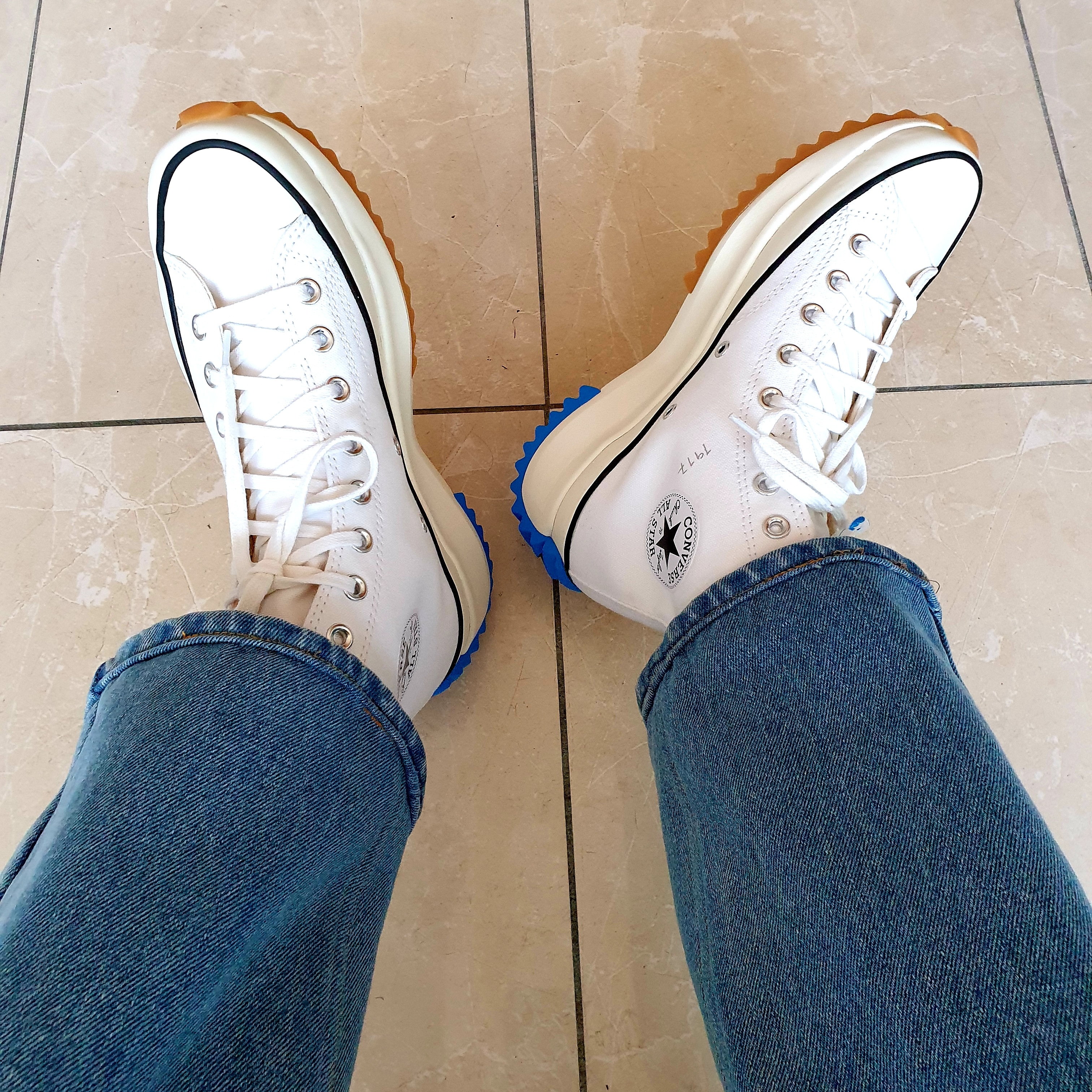 Converse x JW Anderson Run Star Hike Hi White 착용 스타일 - 2