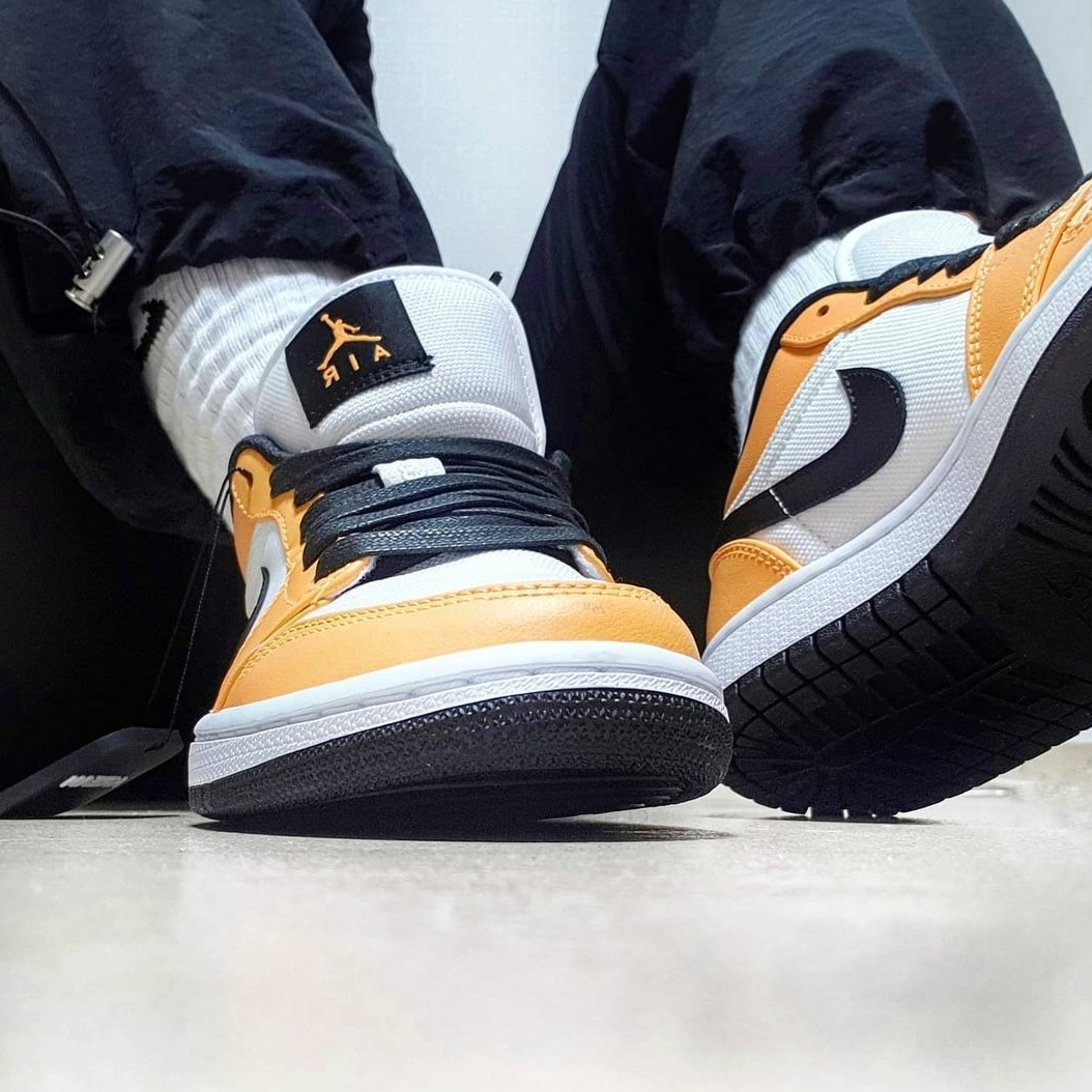 (W) Jordan 1 Low SE Laser Orange 착용 스타일 - 4
