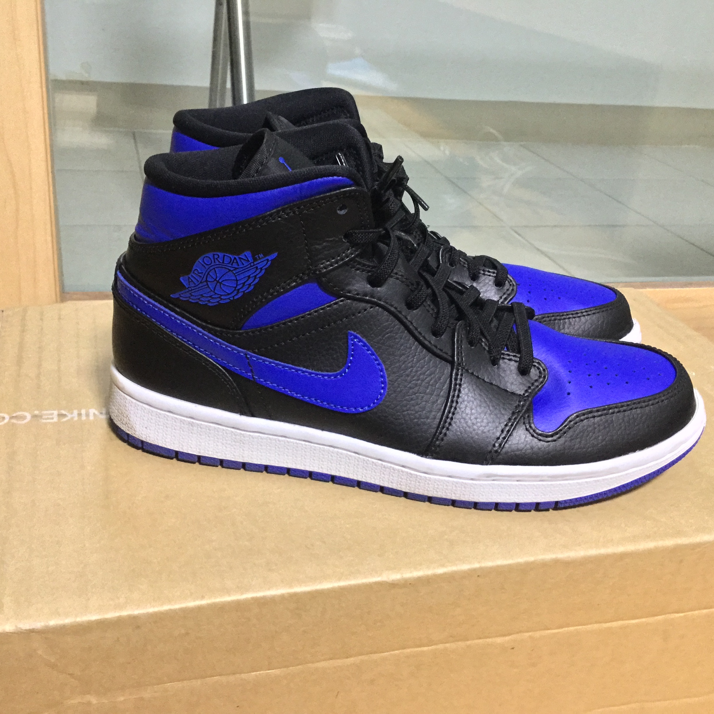 Jordan 1 Mid Royal 2020 착용 스타일 - 1