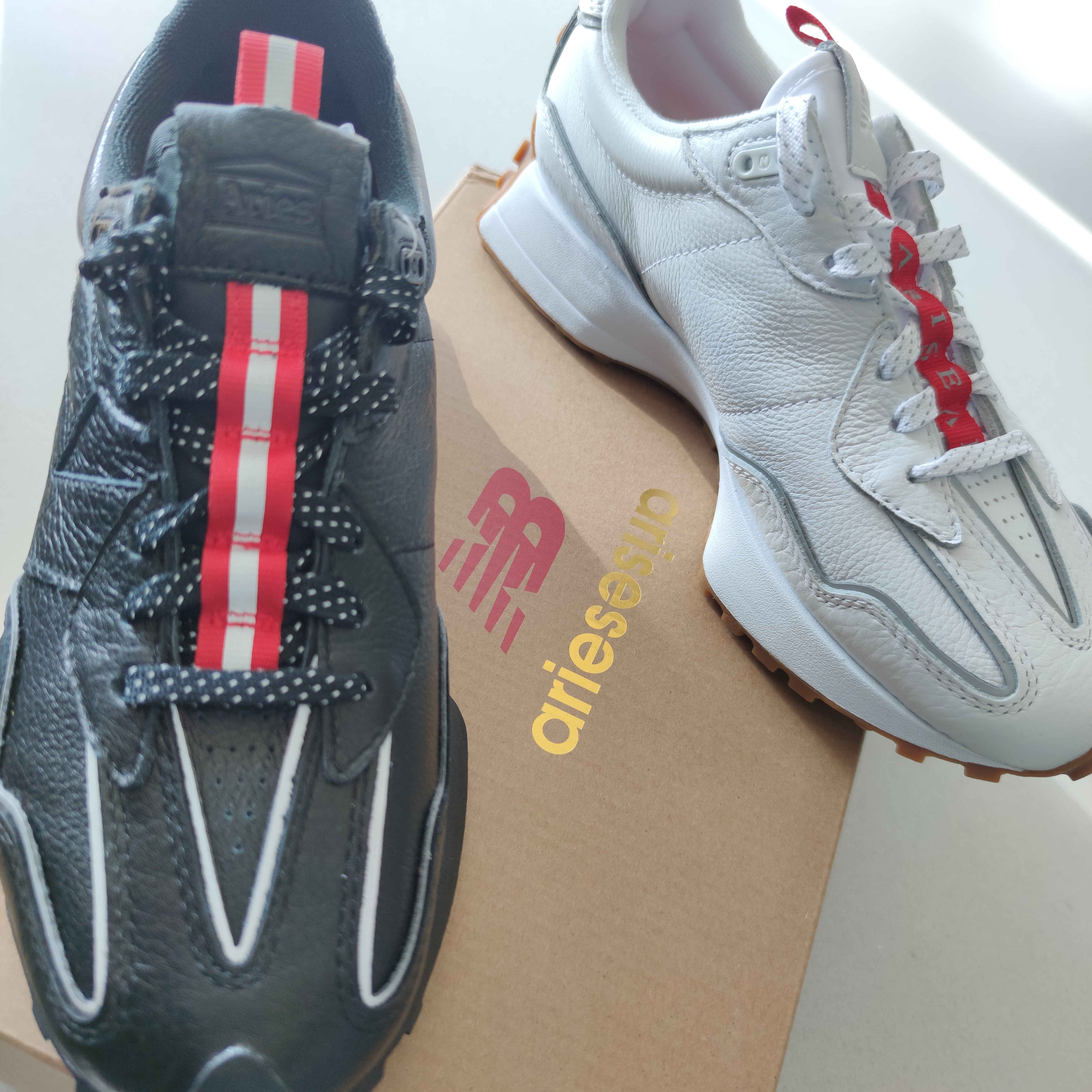 New Balance x Aries 327 White, New Balance x Aries 327 Black 착용 스타일 - 3