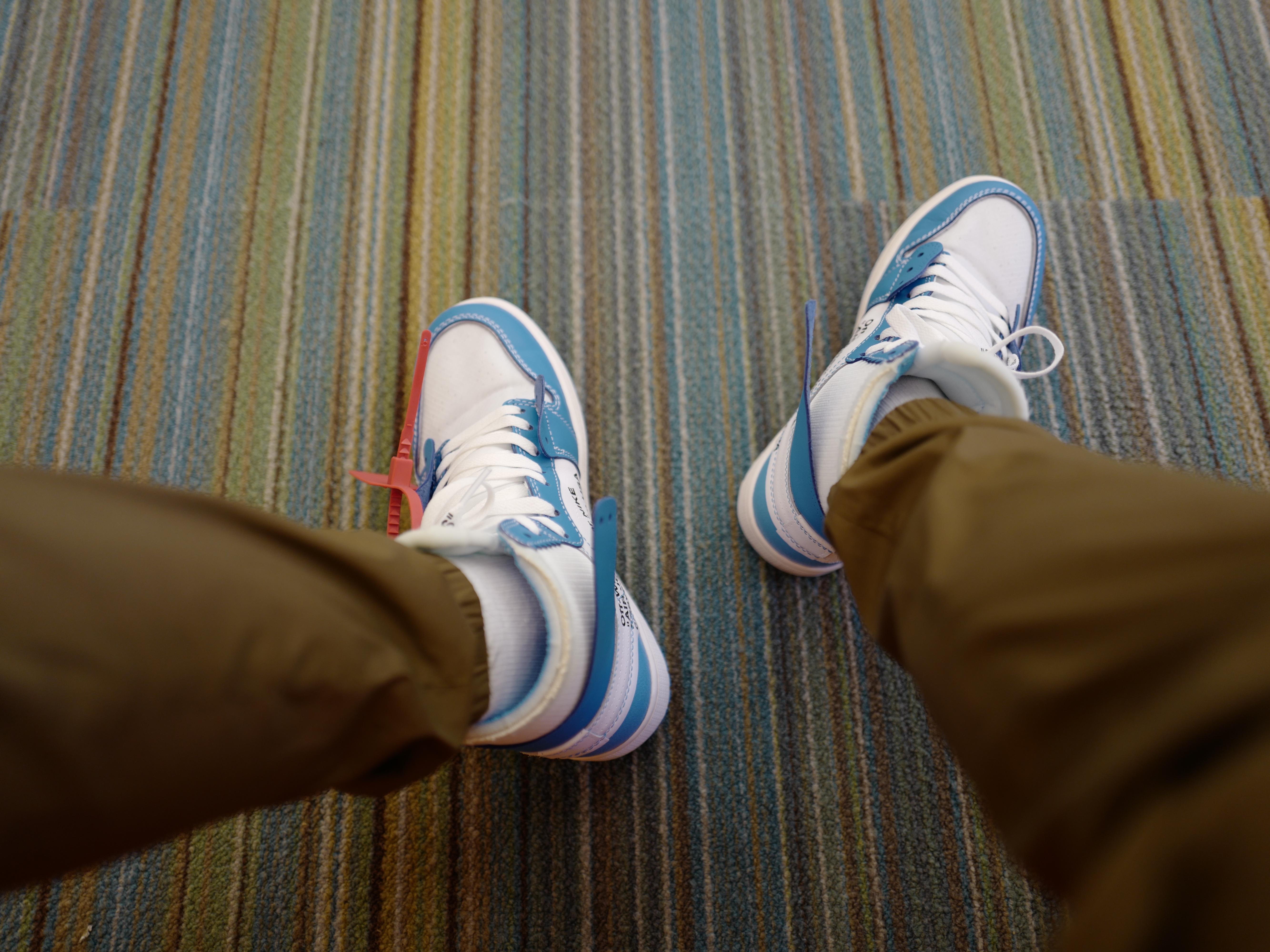 Jordan 1 x Off-White Retro High University Blue 착용 스타일