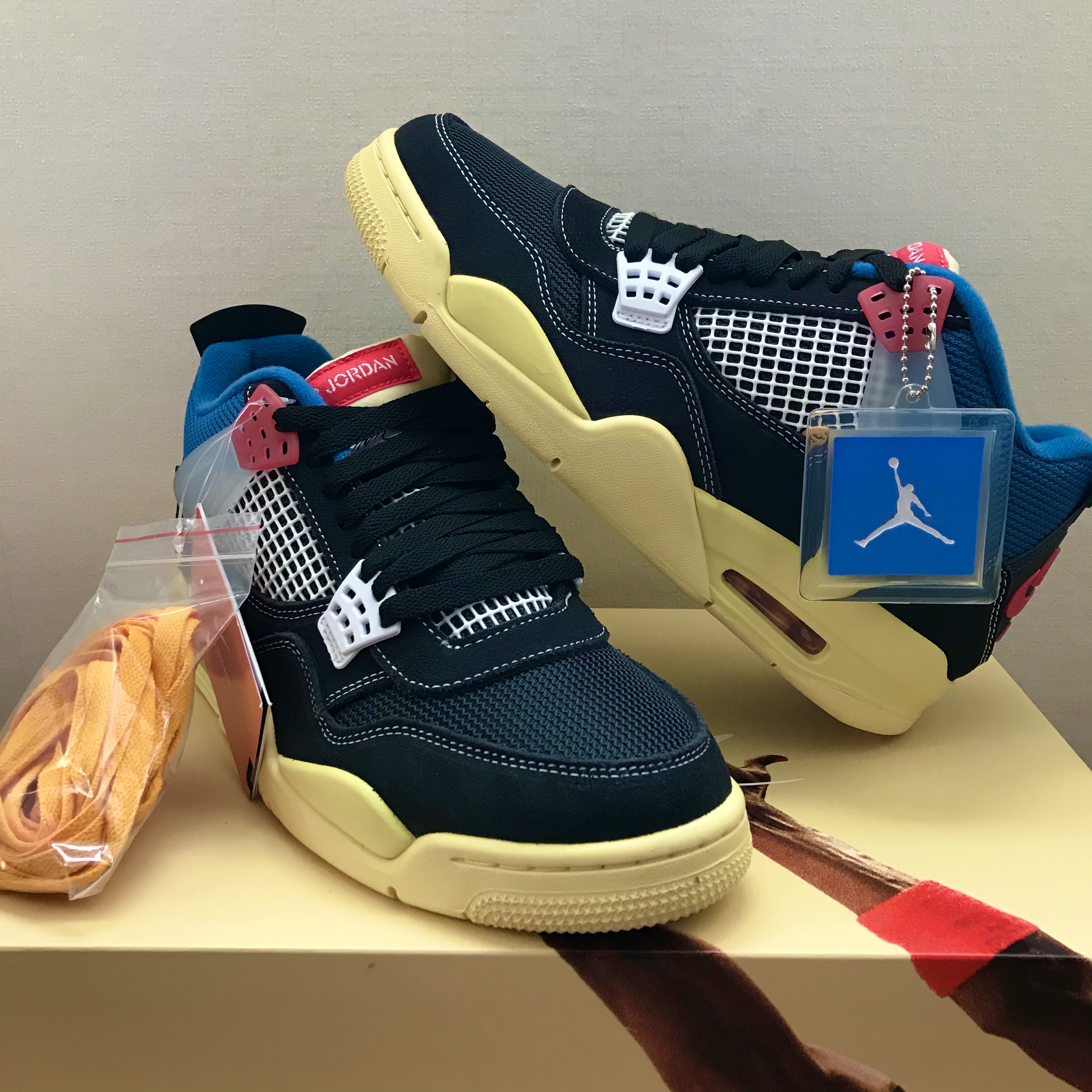 Jordan 4 x Union Retro Off Noir 착용 스타일 - 2