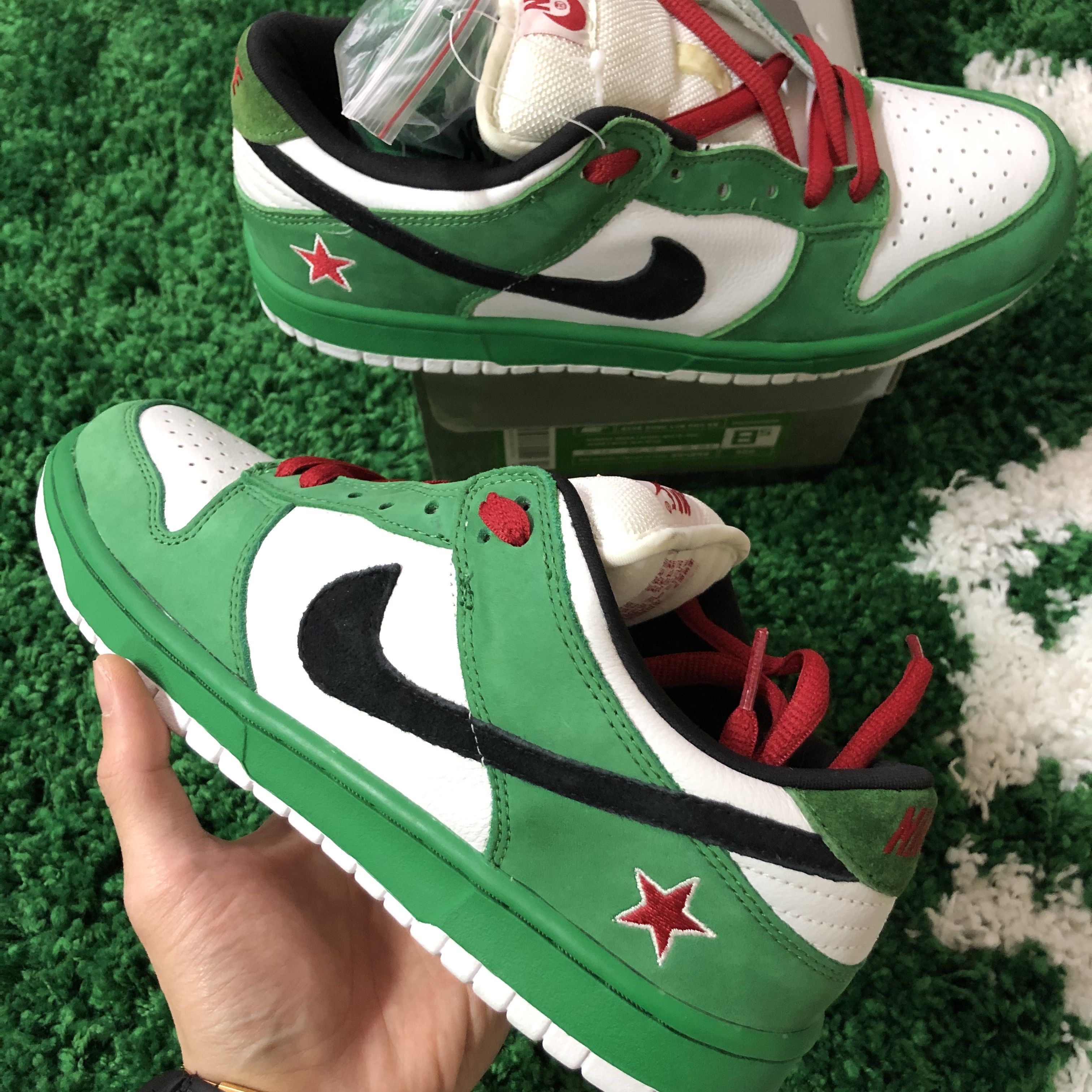 Nike SB Dunk Low Heineken 착용 스타일