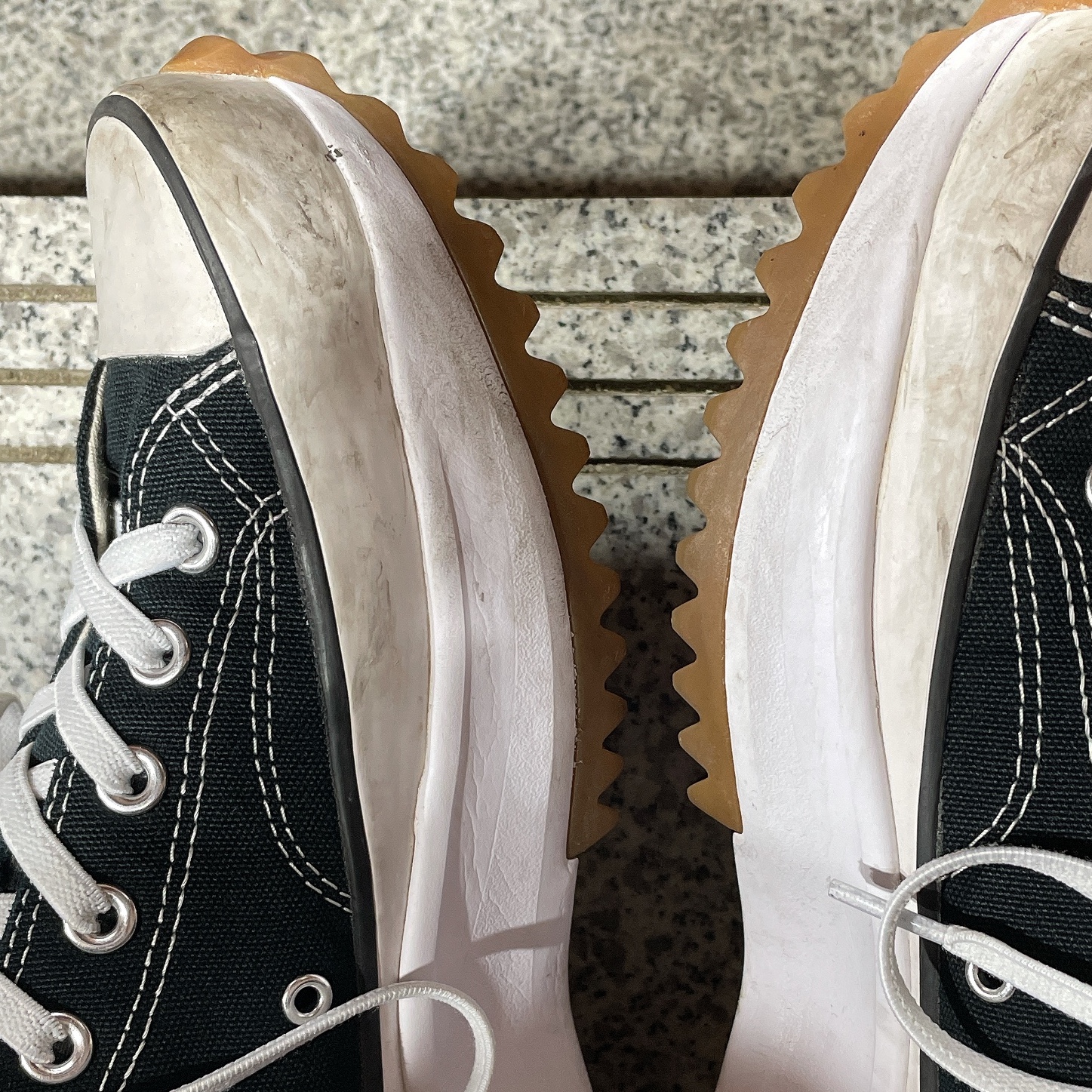 Converse Run Star Hike Hi Black White Gum 착용 스타일