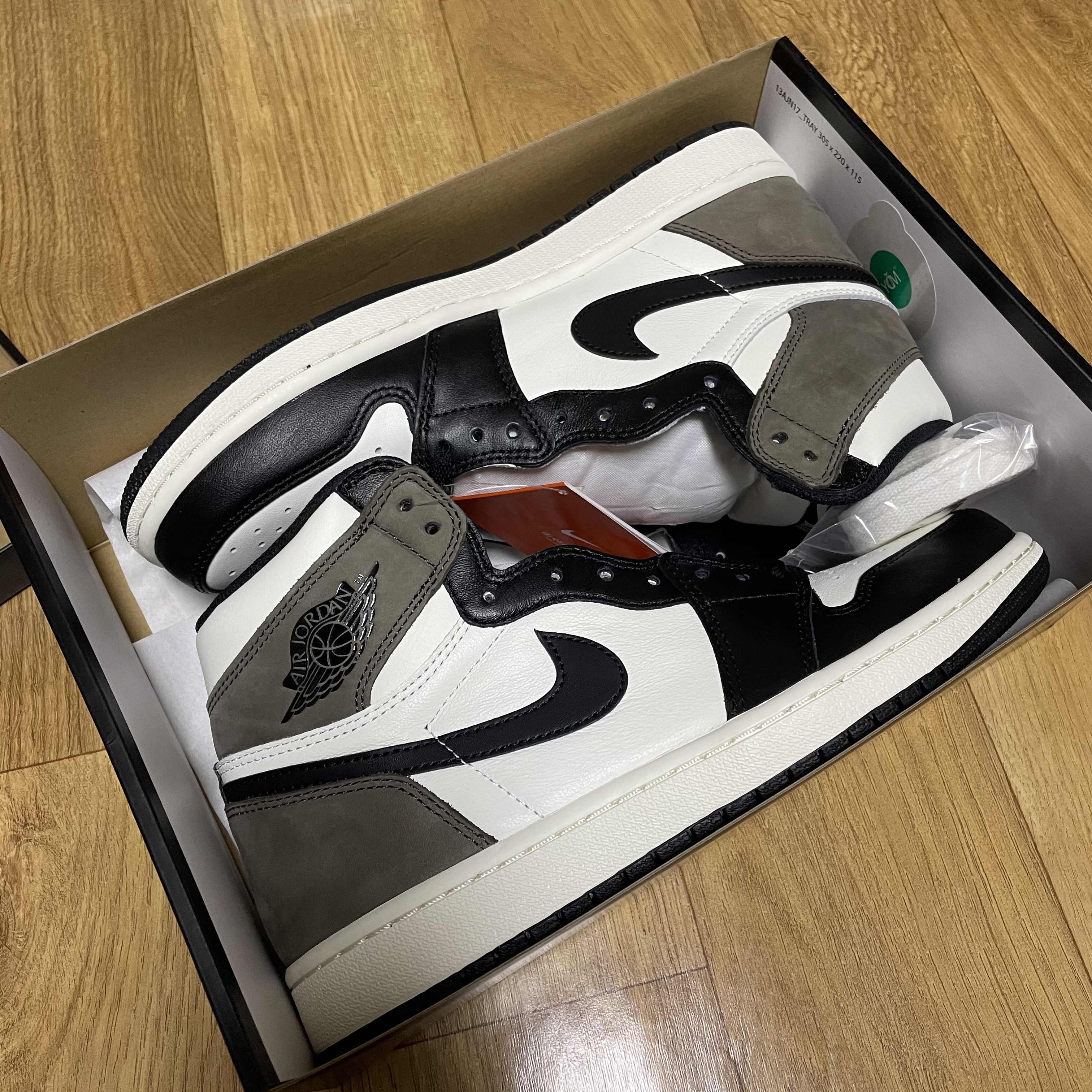 Jordan 1 Retro High OG Black Mocha 착용 스타일
