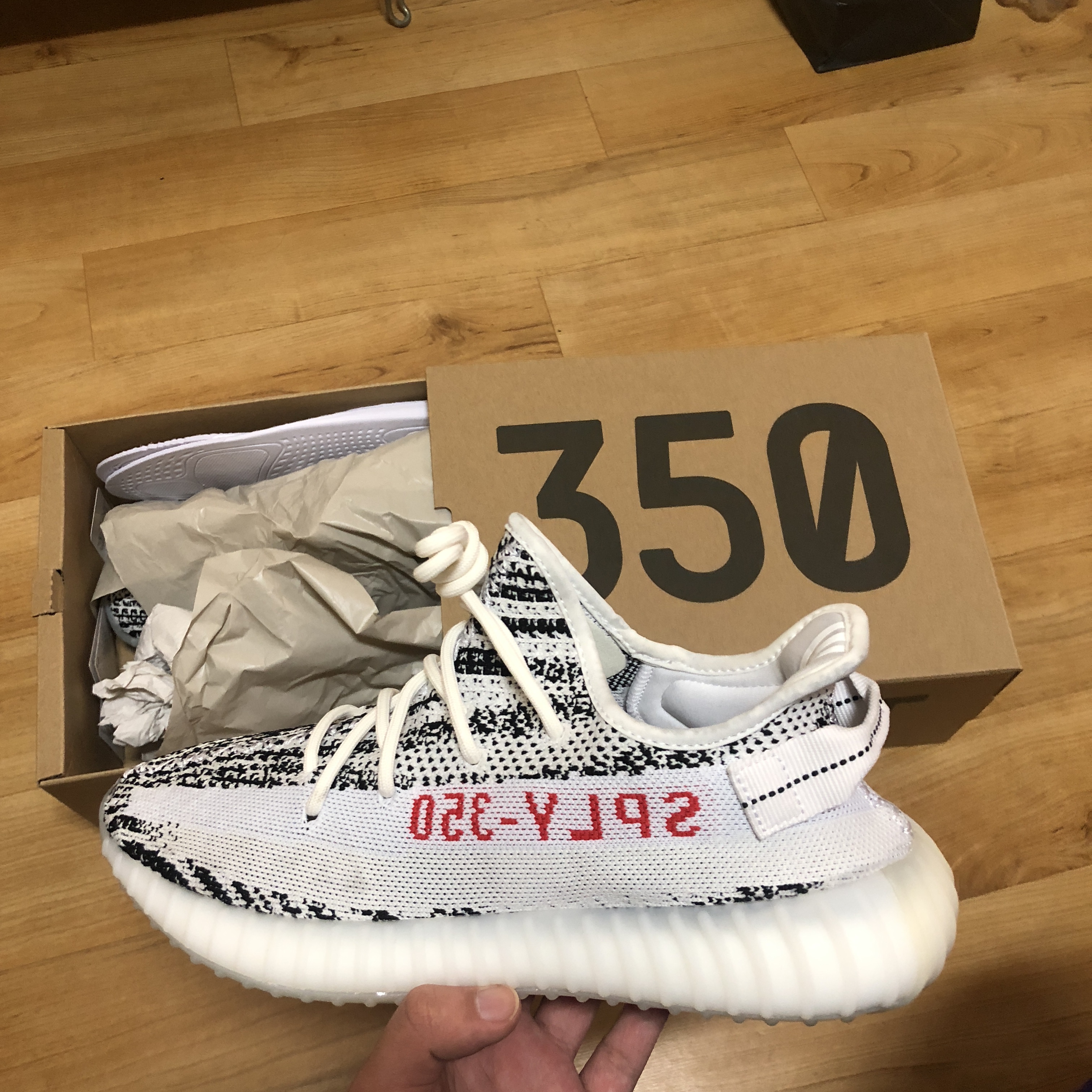 Adidas Yeezy Boost 350 V2 Zebra 2017/2019/2020 착용 스타일
