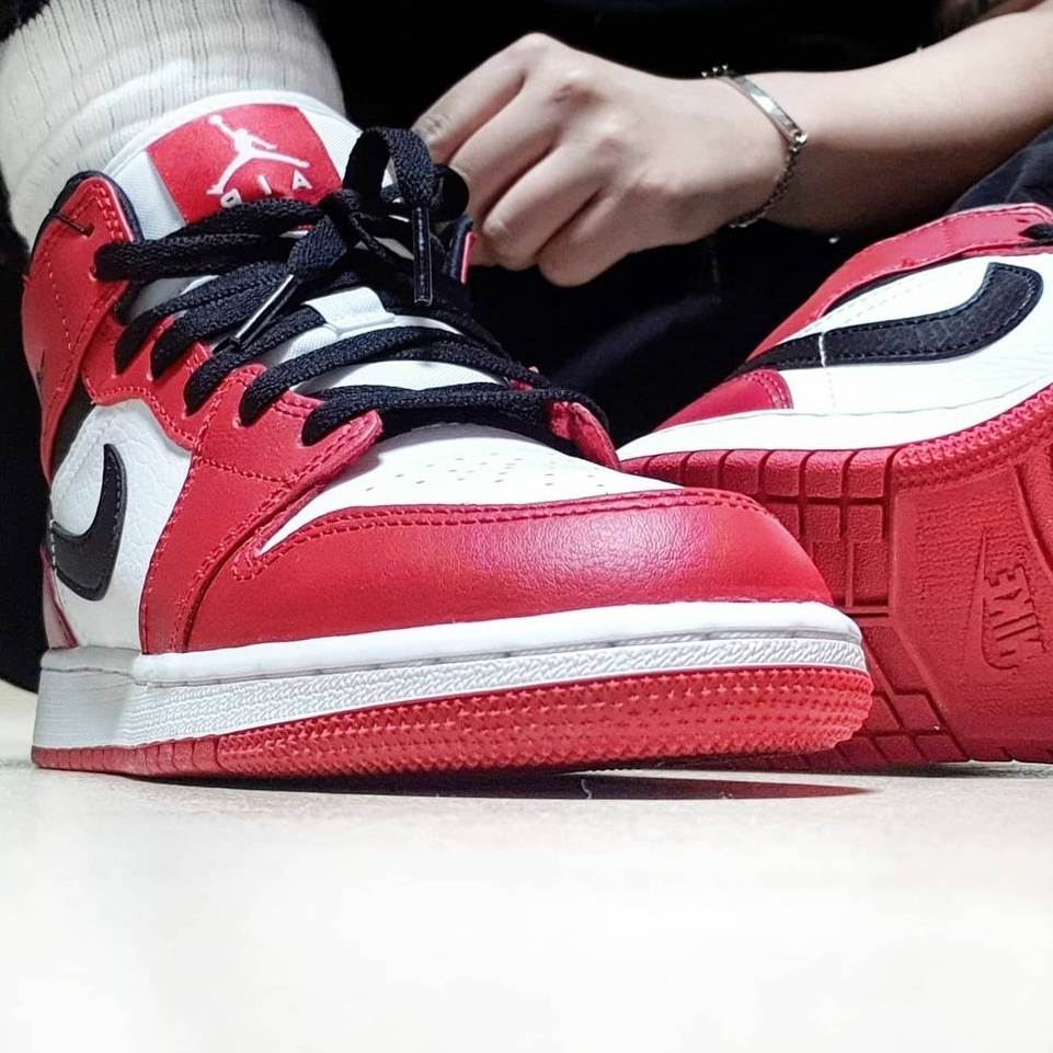 (GS) Jordan 1 Mid White Gym Red Black 착용 스타일 - 5