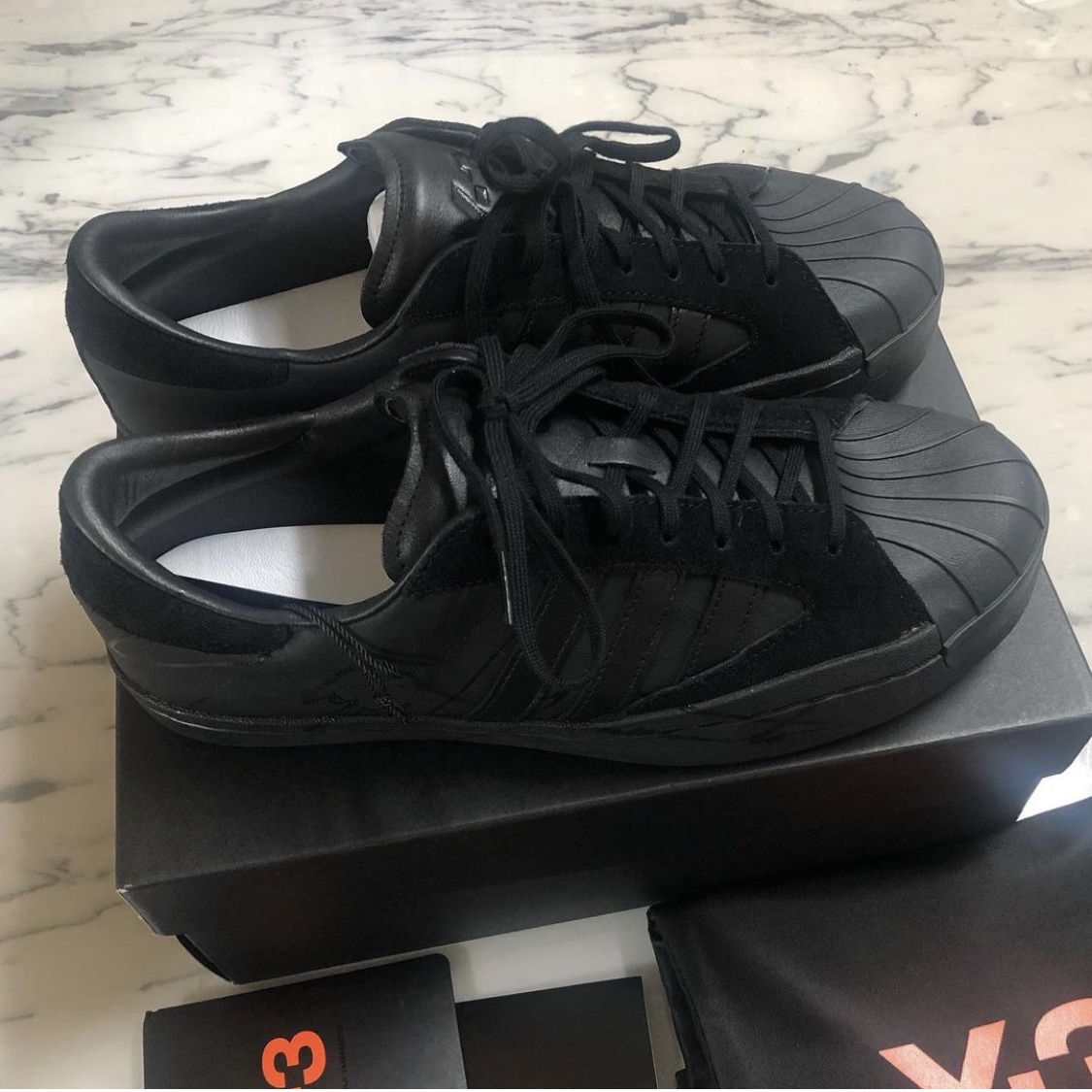 Y-3 Hicho White Black Red 착용 스타일