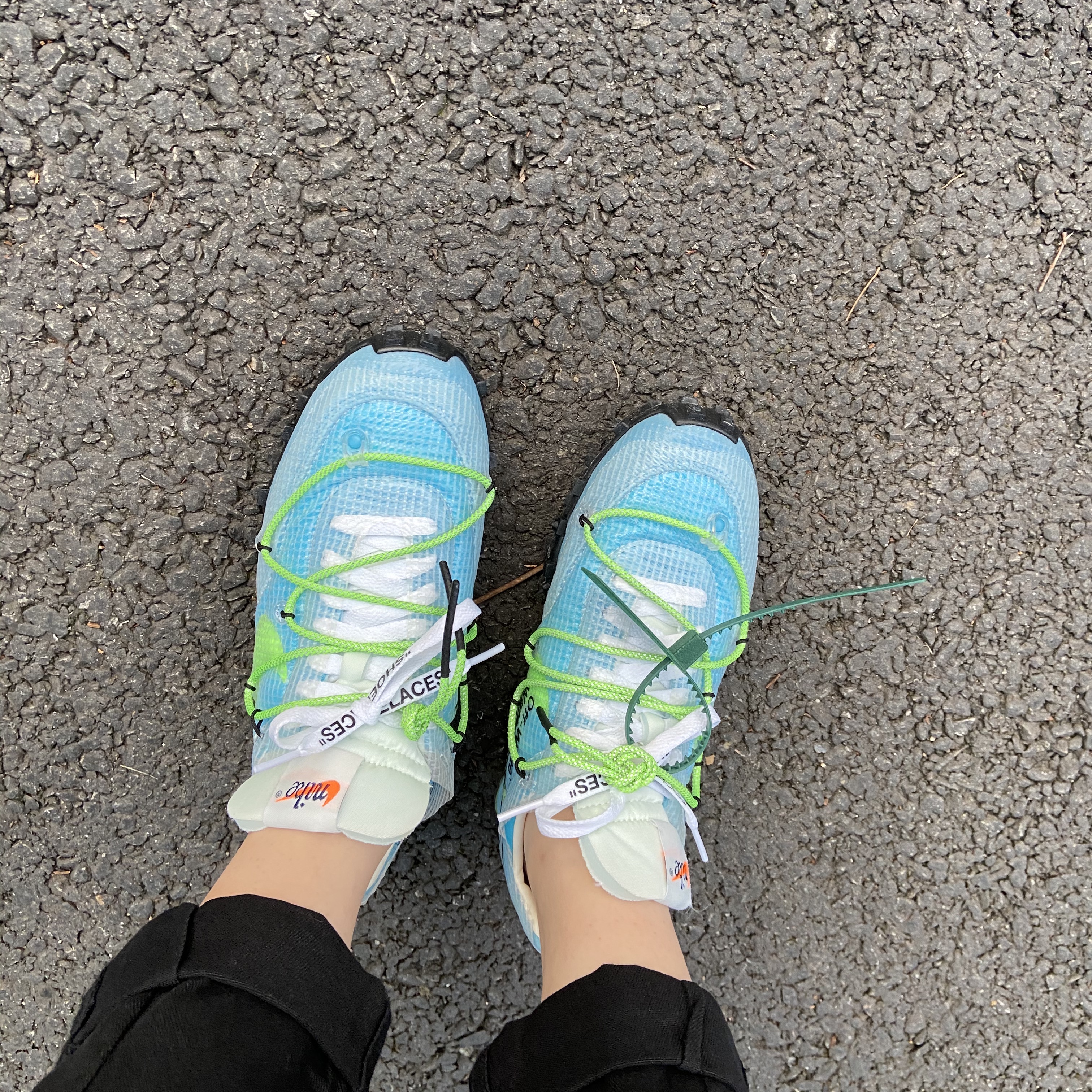 (W) Nike x Off-White Waffle Racer Vivid Sky 착용 스타일