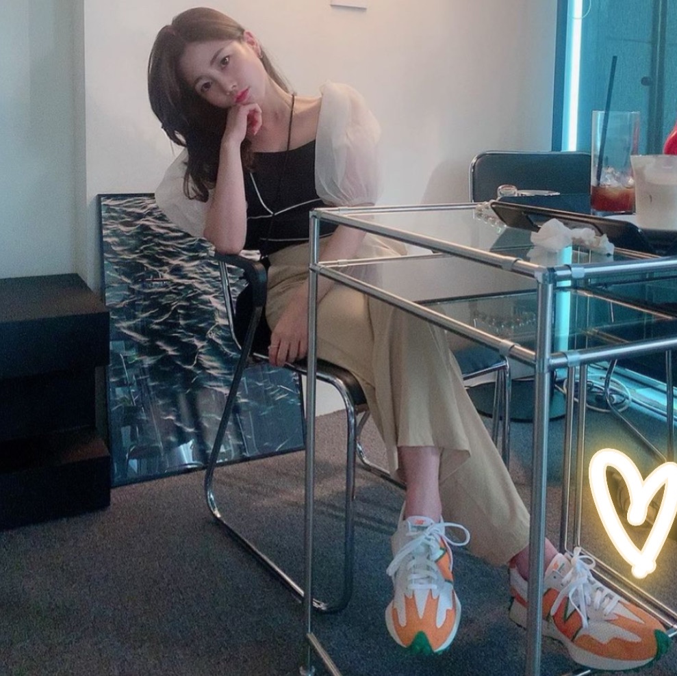 New Balance x Casablanca 327 Idealist Orange 착용 스타일