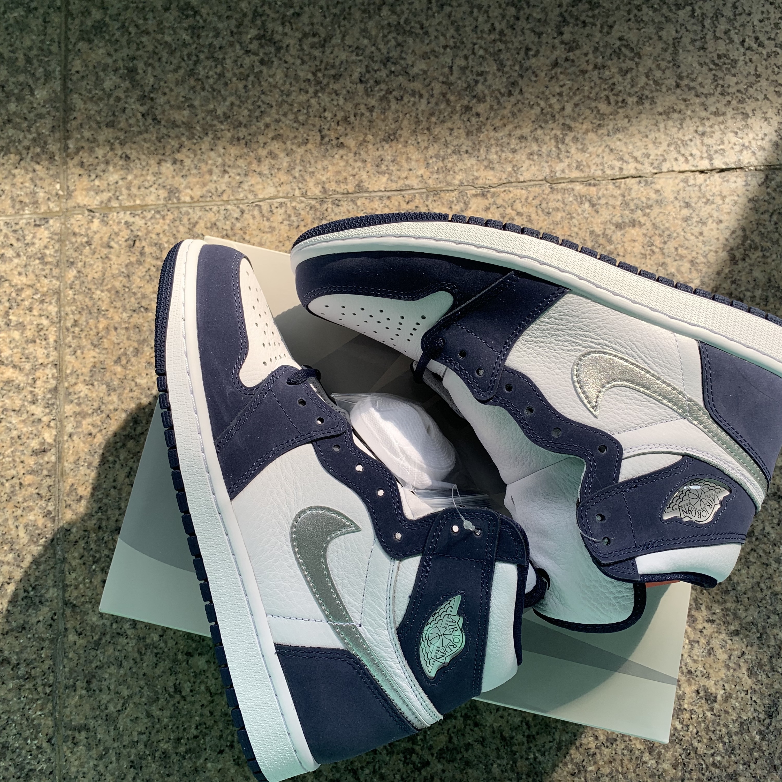 Jordan 1 Retro High OG CO.JP Midnight Navy 착용 스타일 - 2