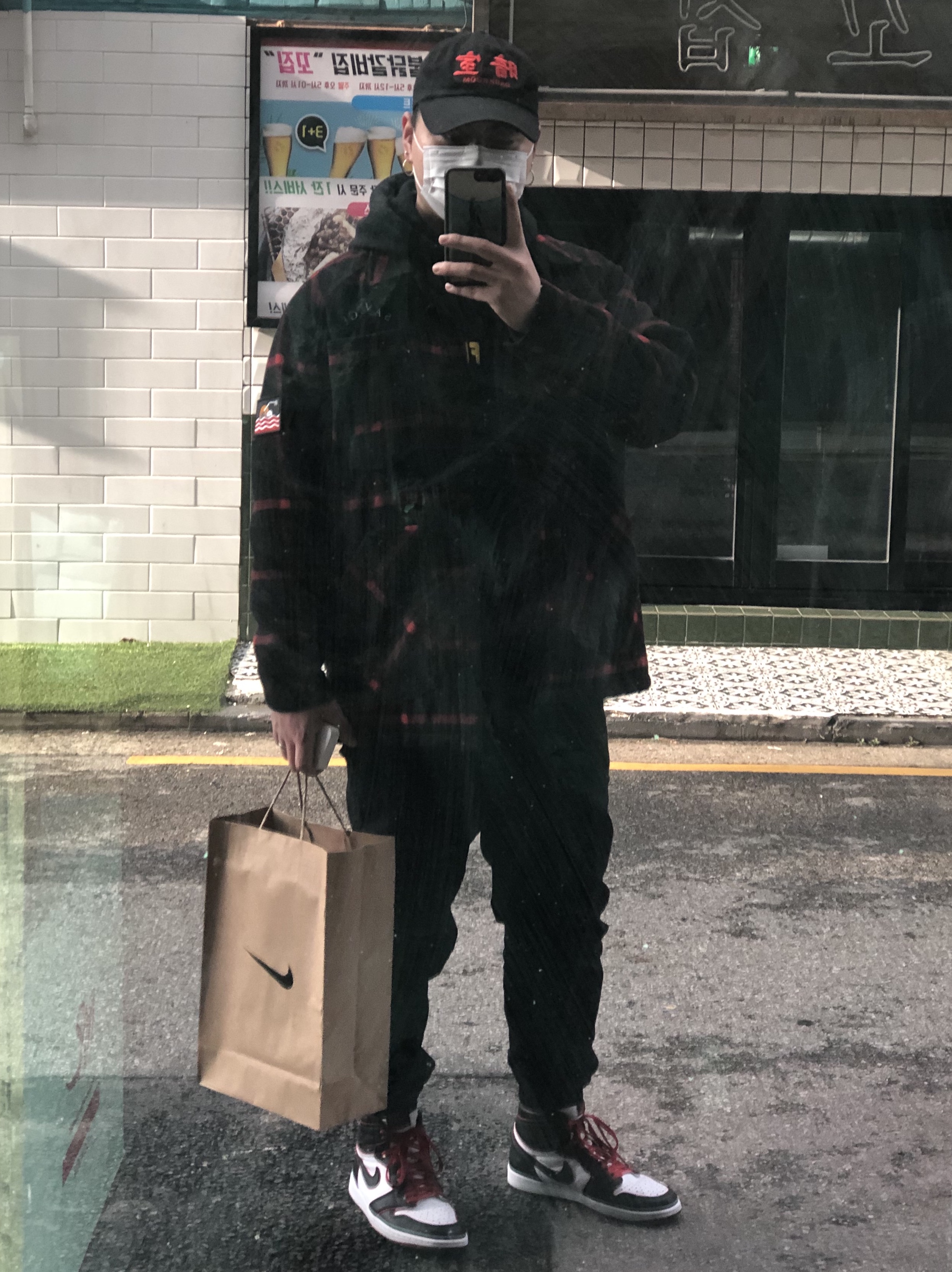 Jordan 1 Retro High OG Black Mocha, Jordan 1 Retro High OG Bloodline 착용 스타일