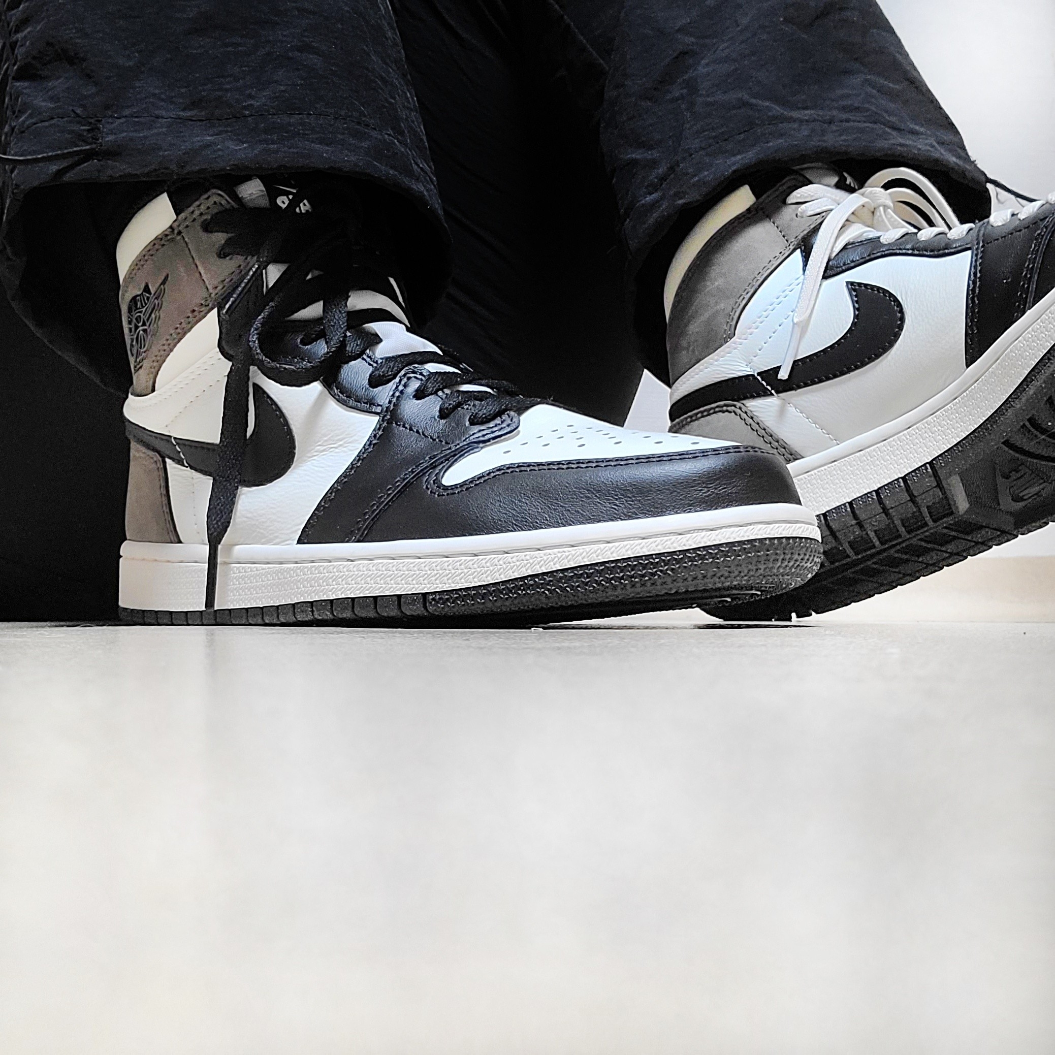 Jordan 1 Retro High OG Black Mocha 착용 스타일 - 5