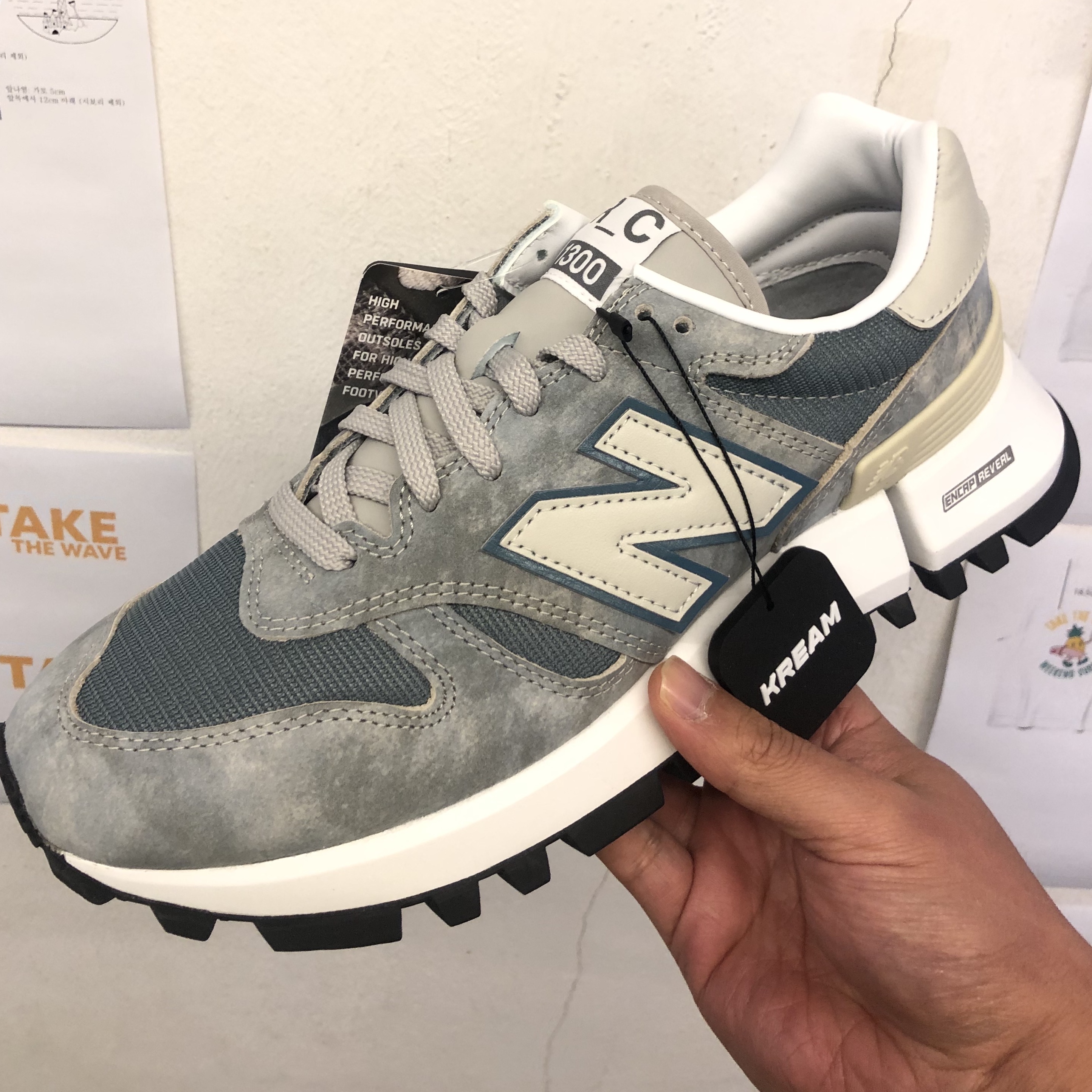 New Balance x Tokyo Design Studio R_C 1300 Grey Blue 착용 스타일