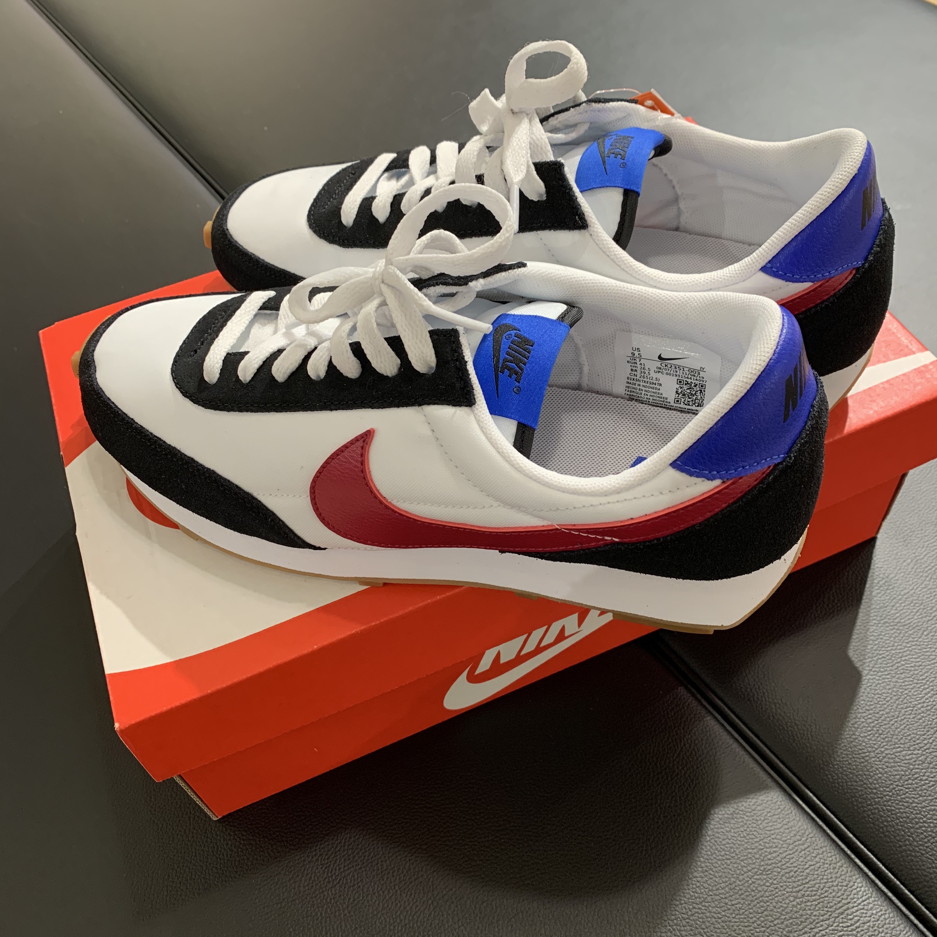 (W) Nike Daybreak White Noble Red 착용 스타일