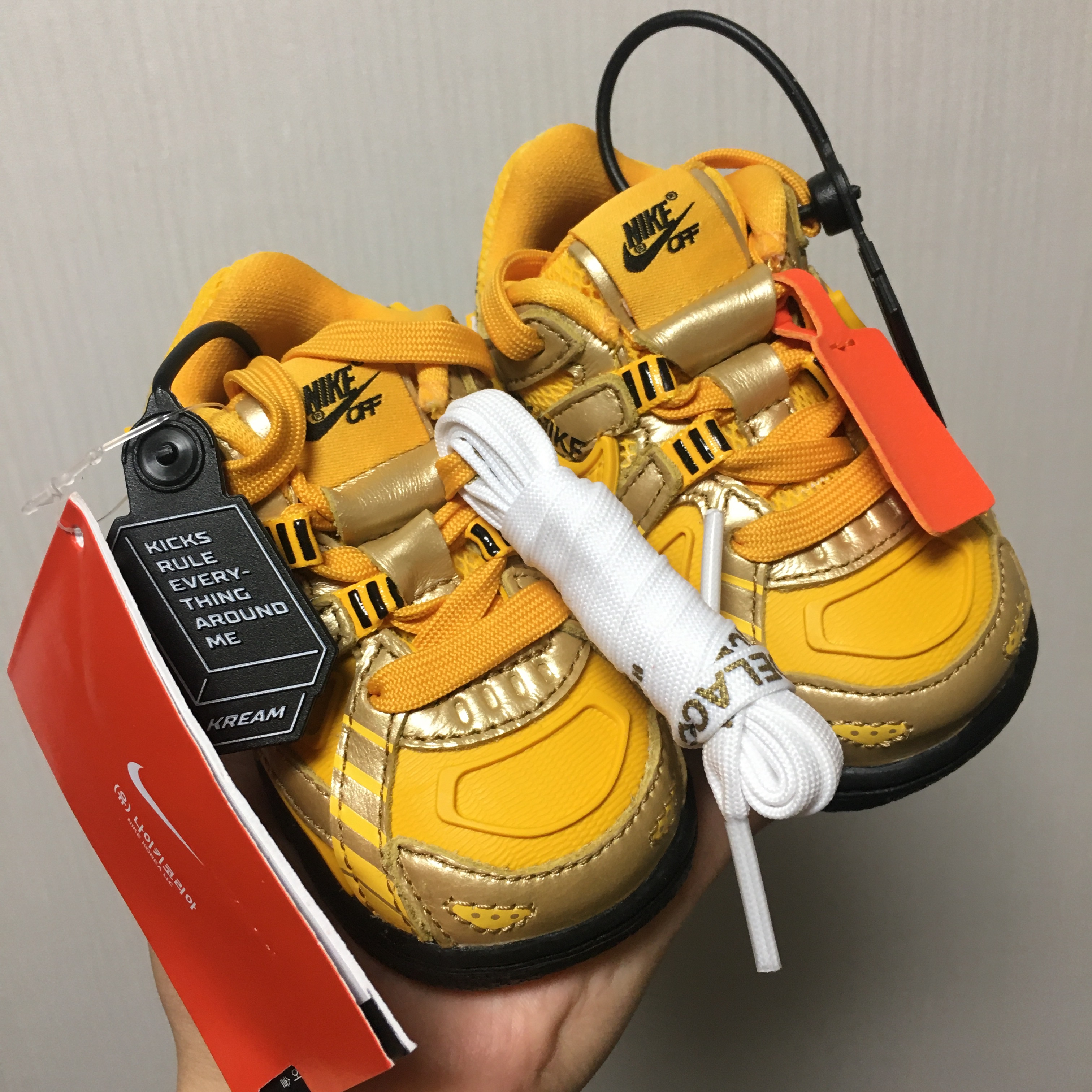 (TD) Nike x Off-White Air Rubber Dunk University Gold 착용 스타일 - 1