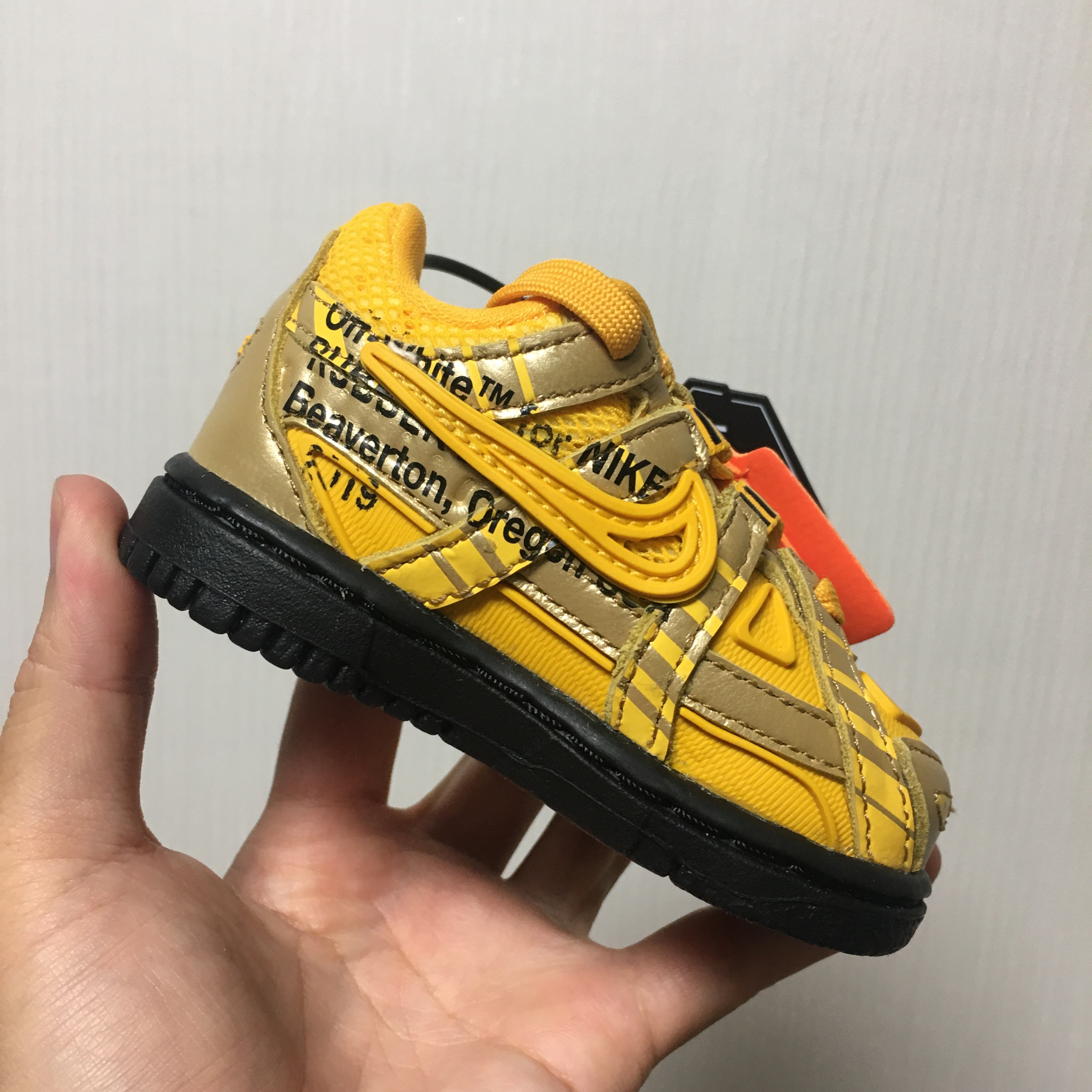 (TD) Nike x Off-White Air Rubber Dunk University Gold 착용 스타일 - 3