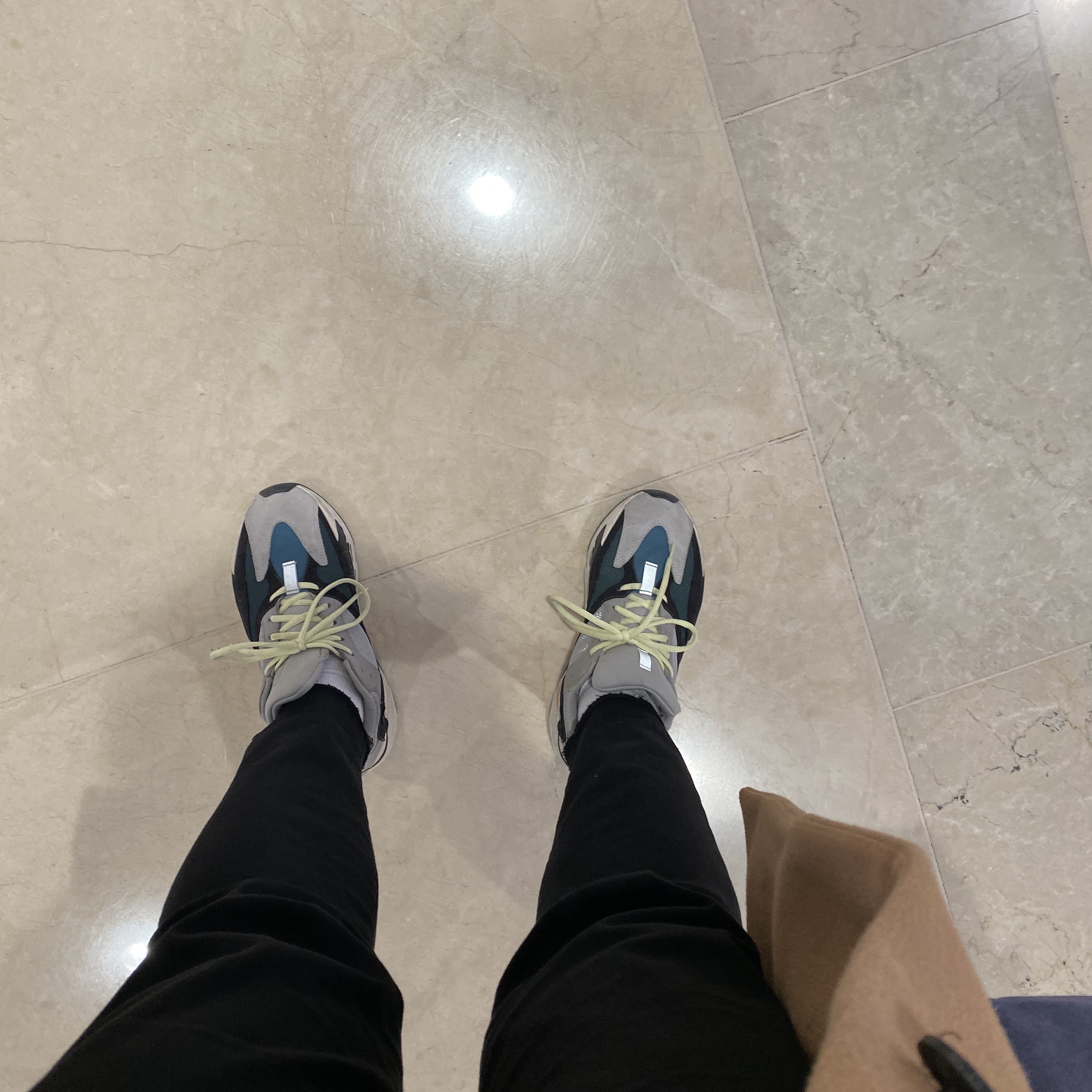 Adidas Yeezy Boost 700 Wave Runner Solid Grey 2017/2019, Adidas Yeezy Boost 700 V2 Static 2018 착용 스타일 - 2