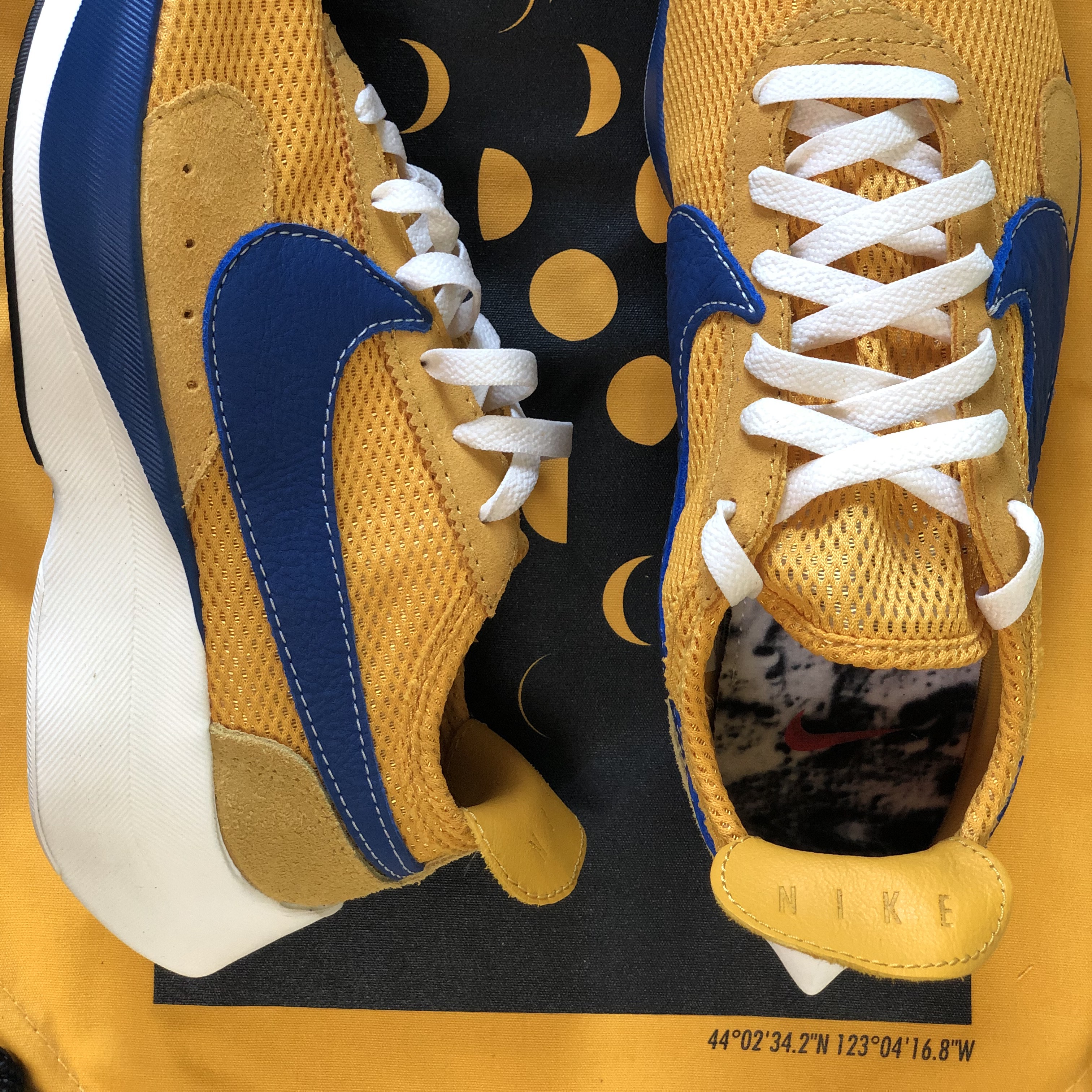 Nike Moon Racer Yellow Ochre Gym Blue 착용 스타일