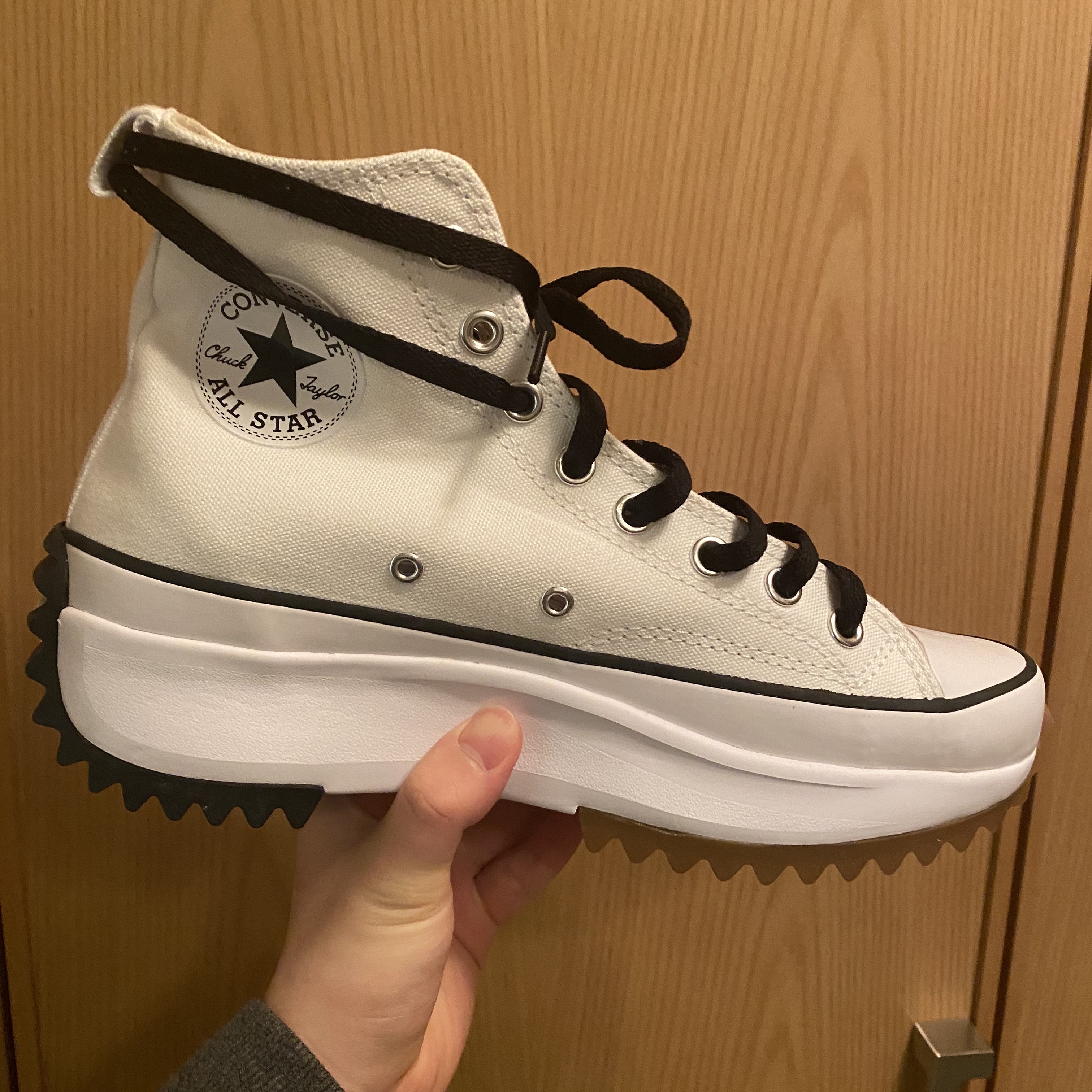 Converse Run Star Hike Hi White Black Gum 착용 스타일
