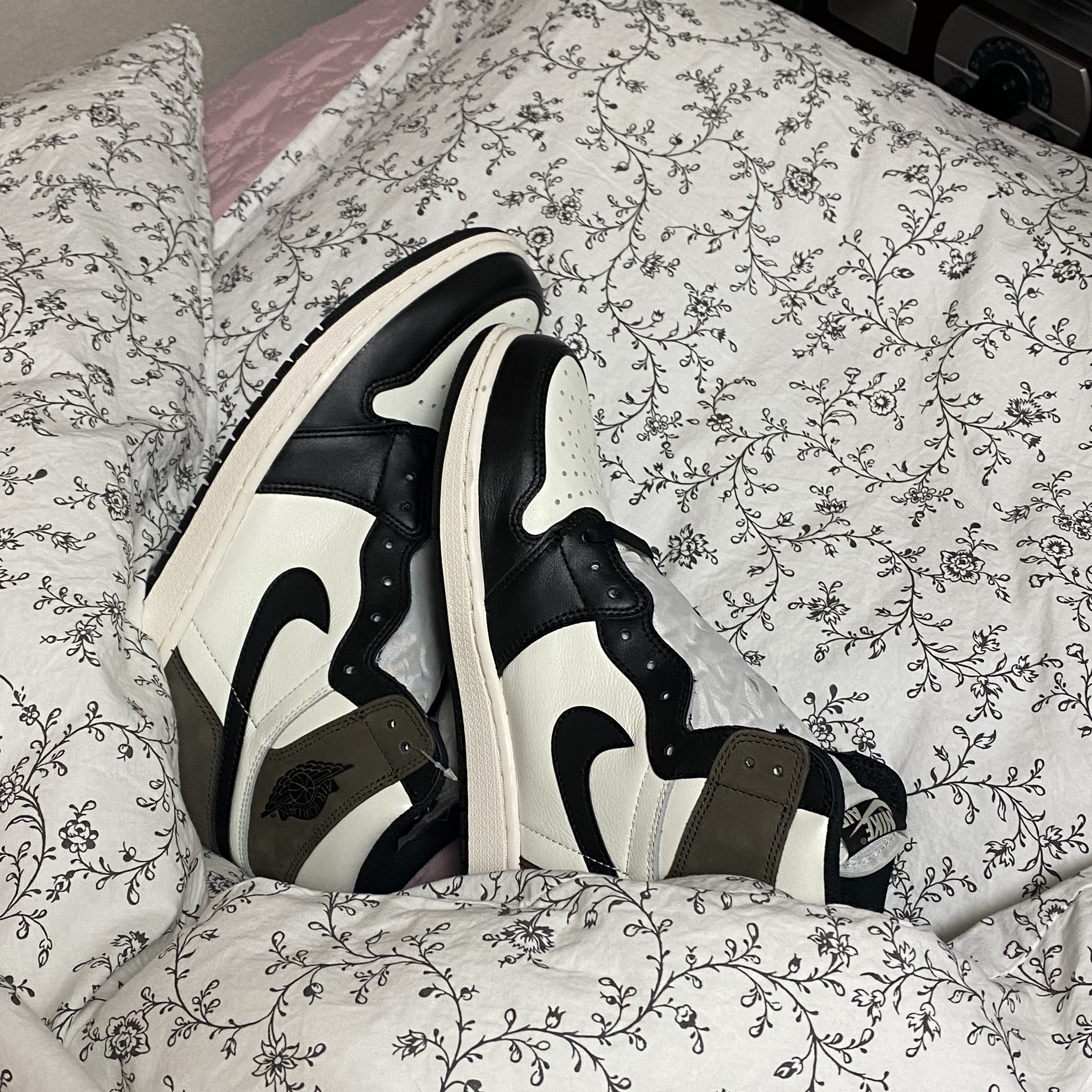 Jordan 1 Retro High OG Black Mocha 착용 스타일